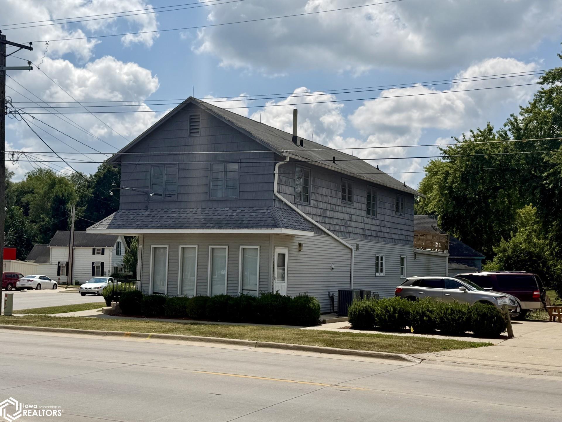 402 Richmond Street, Ottumwa, IA 52501 photo 1 of 22
