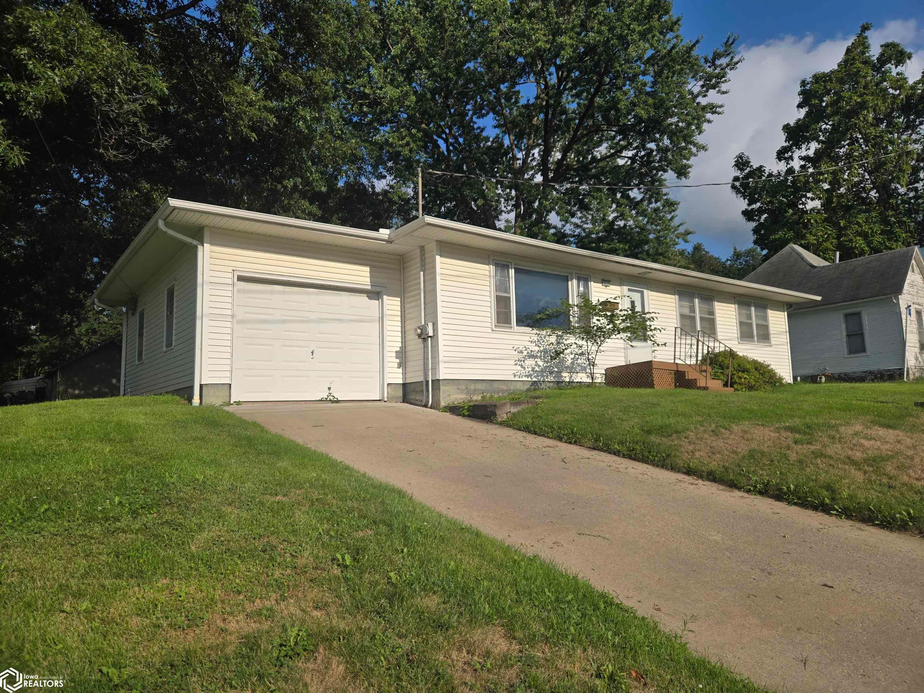 615 S 18Th Street, Centerville, IA 52544 photo 1 of 32