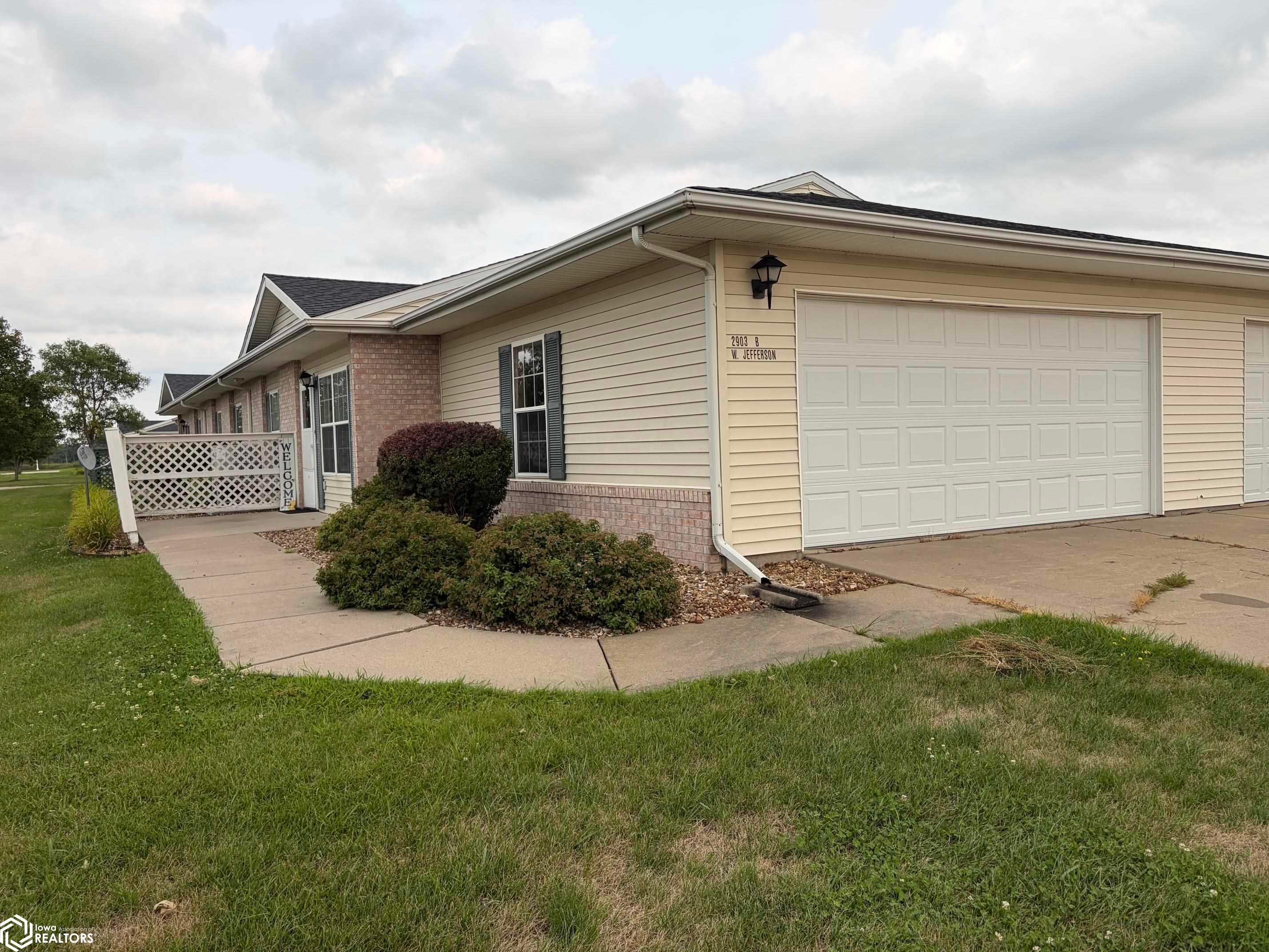 2903 B W Jefferson Avenue Unit B, Fairfield, IA 52556-3651 photo 1 of 12