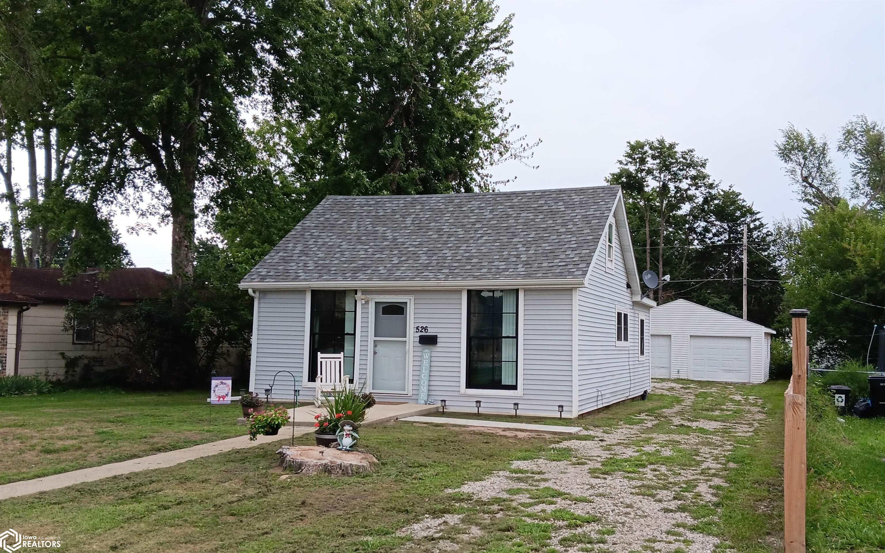 526 S Moore Street, Ottumwa, IA 52501 photo 1 of 47