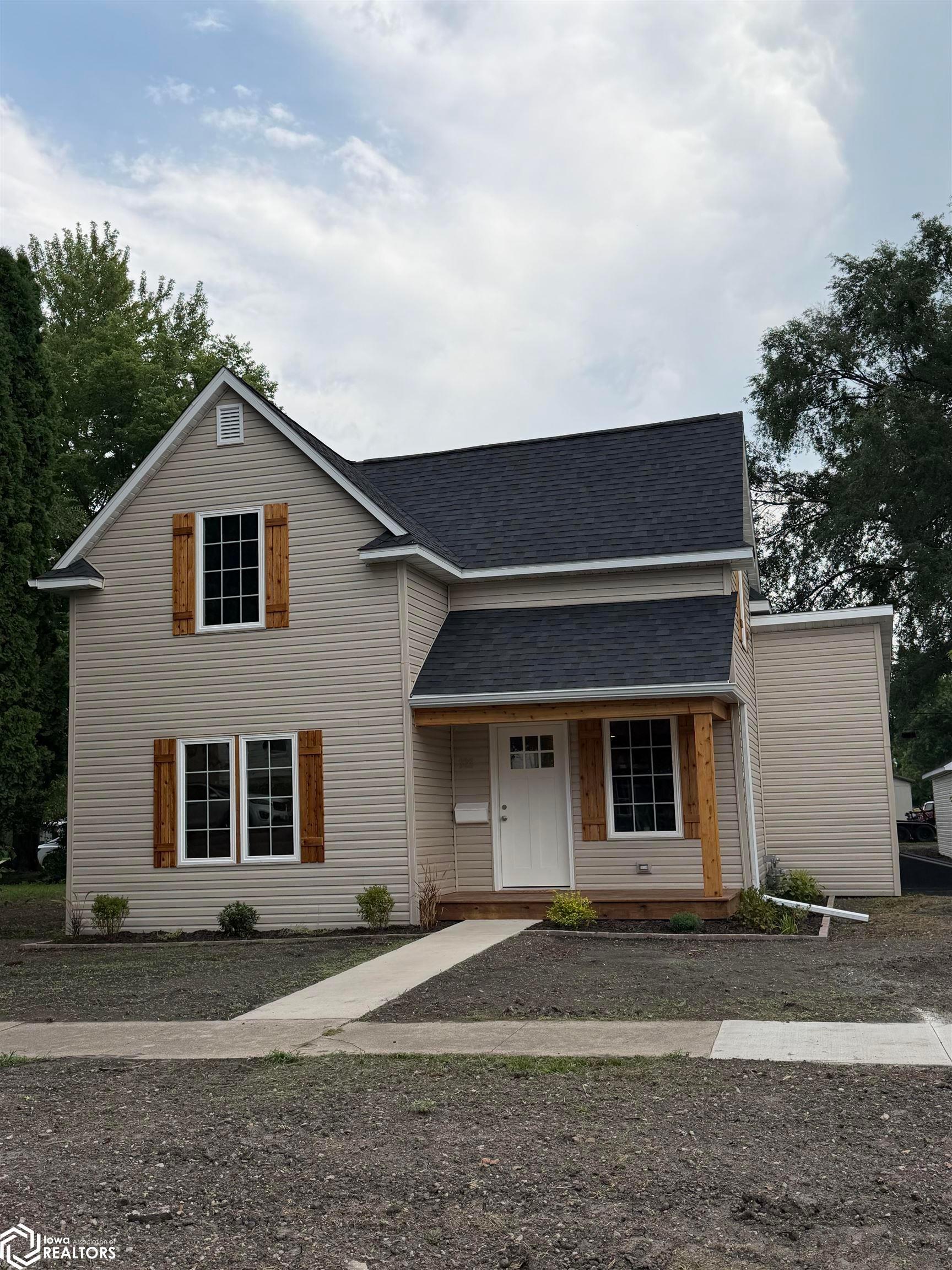 322 N G Street, Oskaloosa, IA 52577 photo 1 of 28
