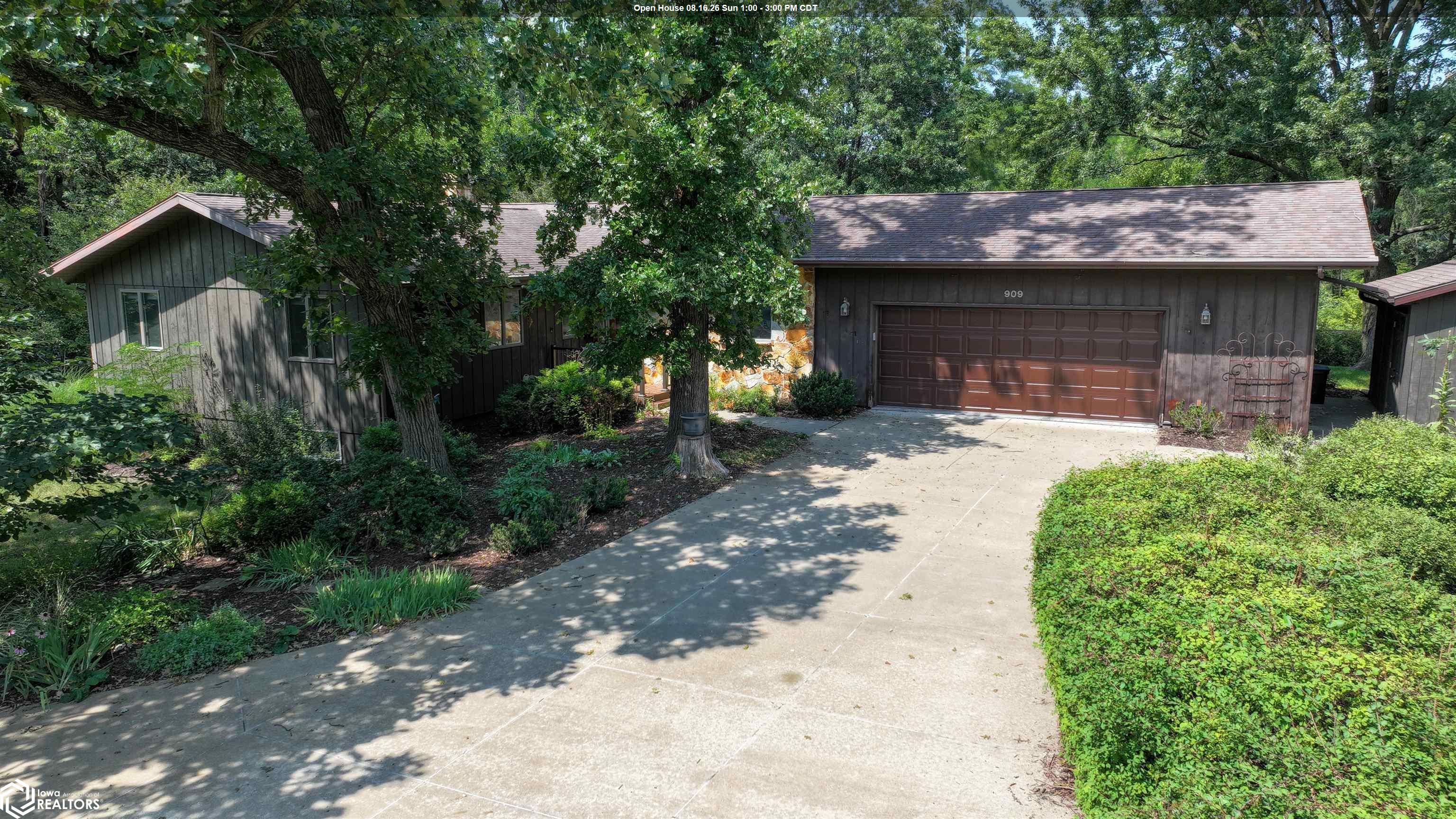 909 E Hempstead Avenue, Fairfield, IA 52556 photo 1 of 49