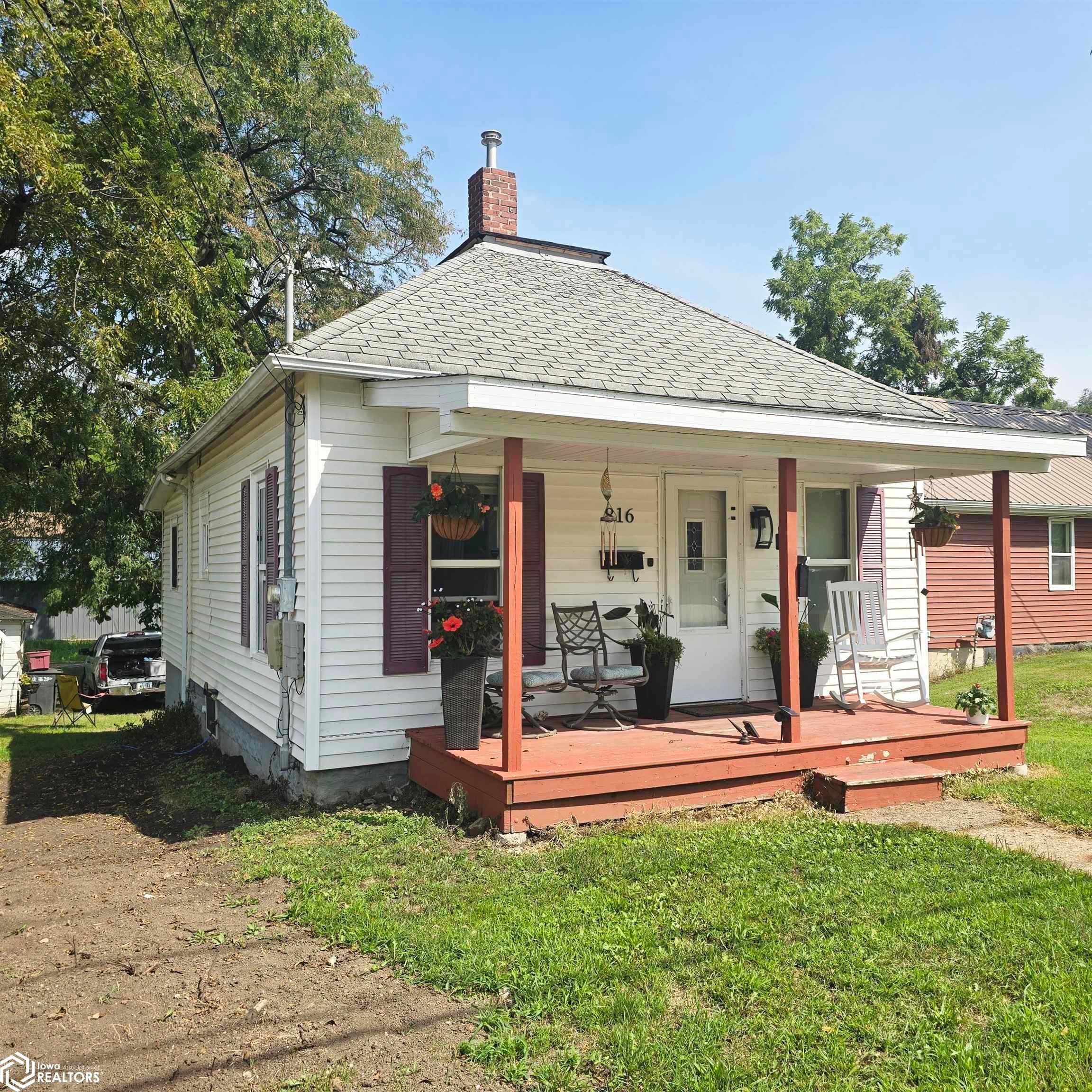 816 S D Street, Oskaloosa, IA 52577 photo 1 of 16