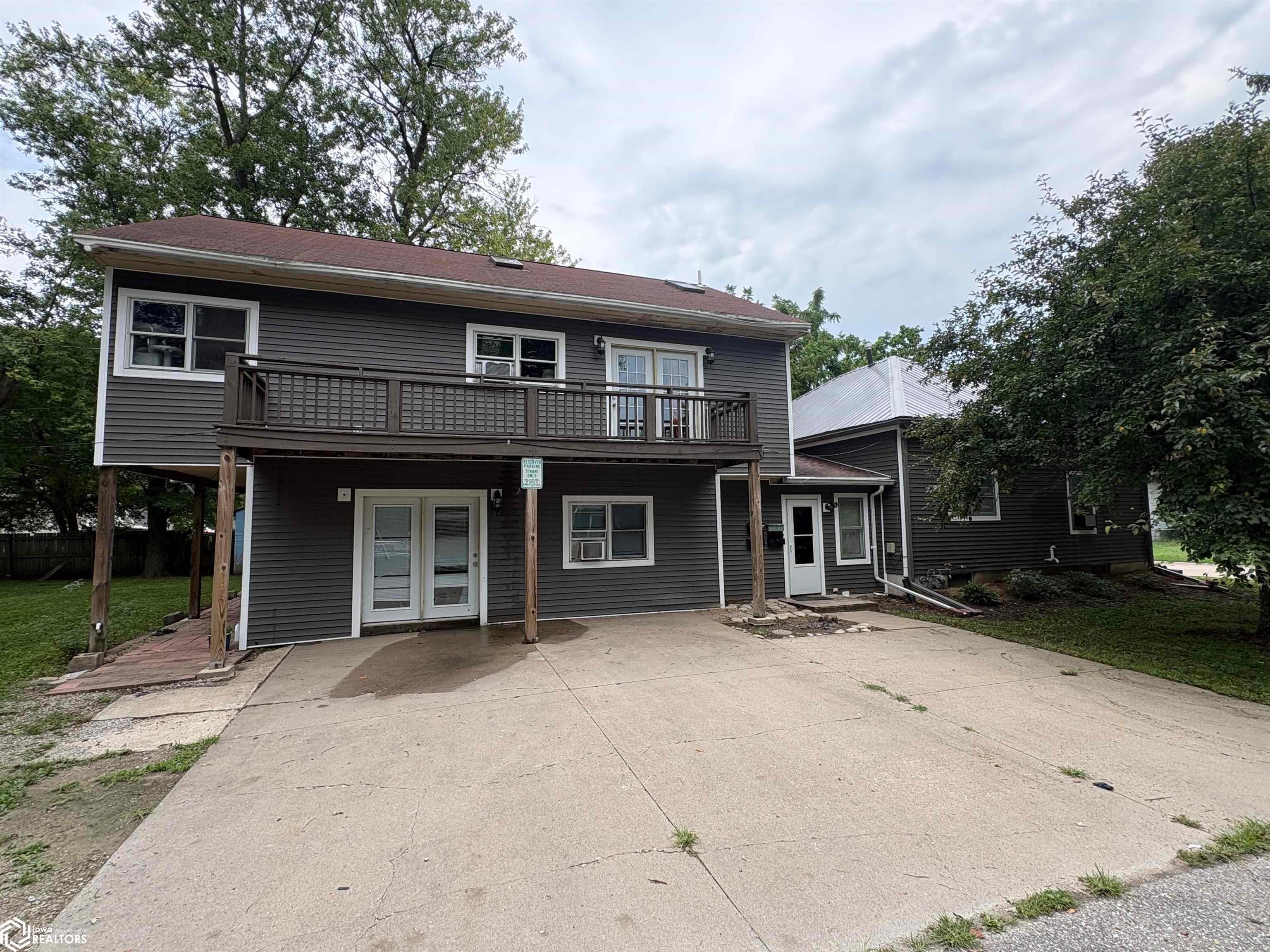 206 E Hempstead Avenue, Fairfield, IA 52556 photo 1 of 43