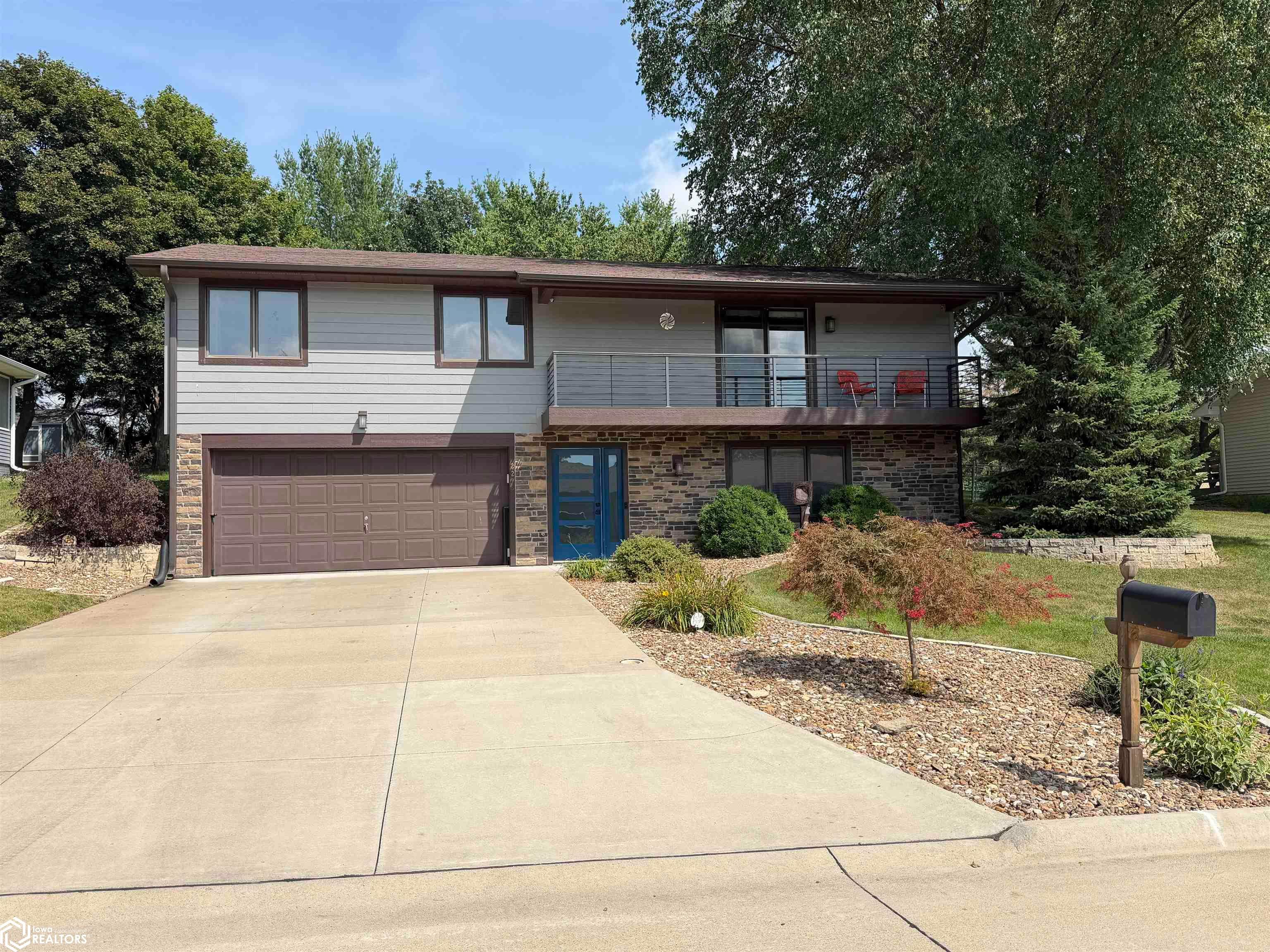 2216 Mcmullin Drive, Oskaloosa, IA 52577 photo 1 of 34