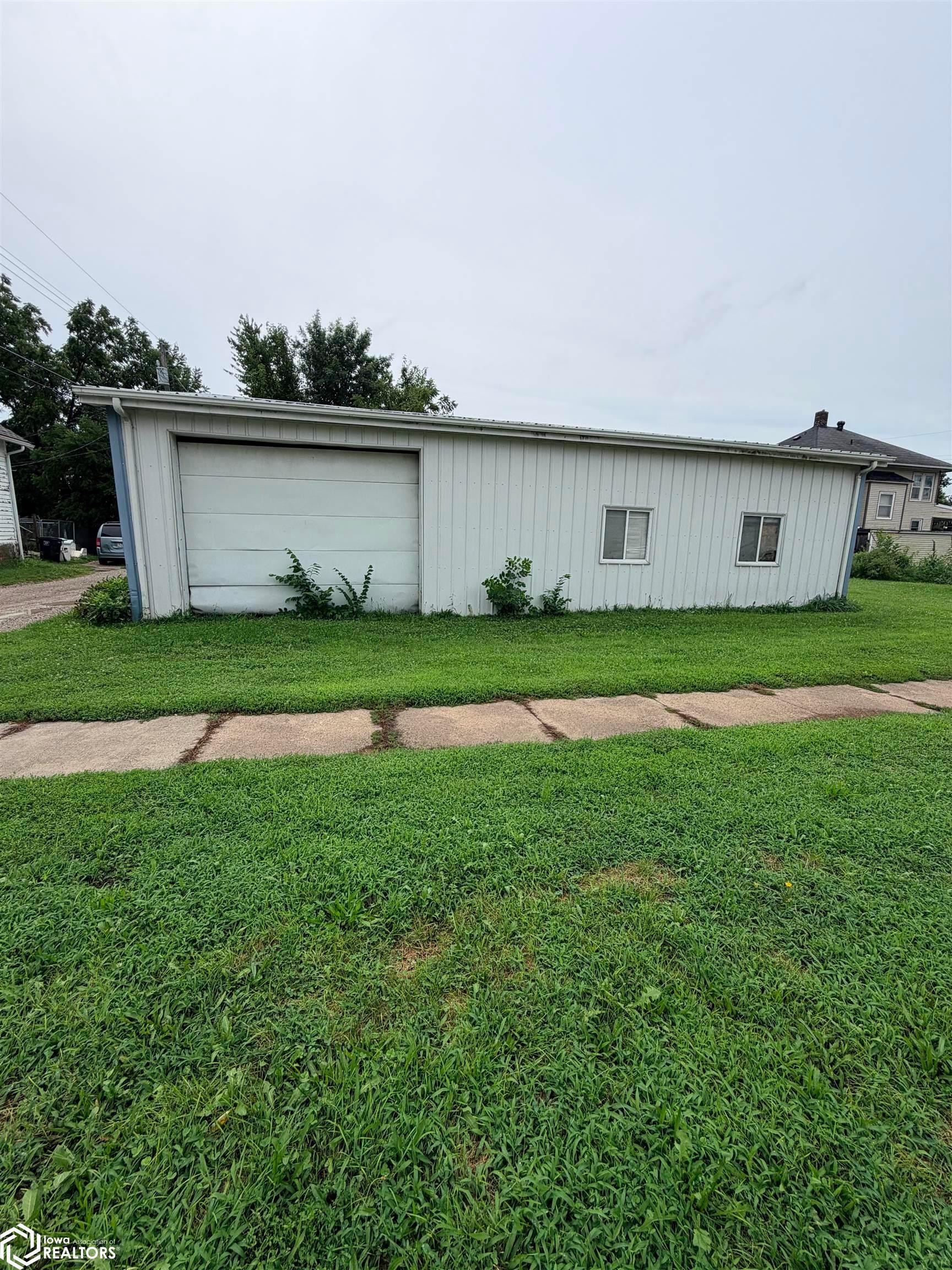 230 N SHERIDAN N, Ottumwa, IA 52501 photo 1 of 8