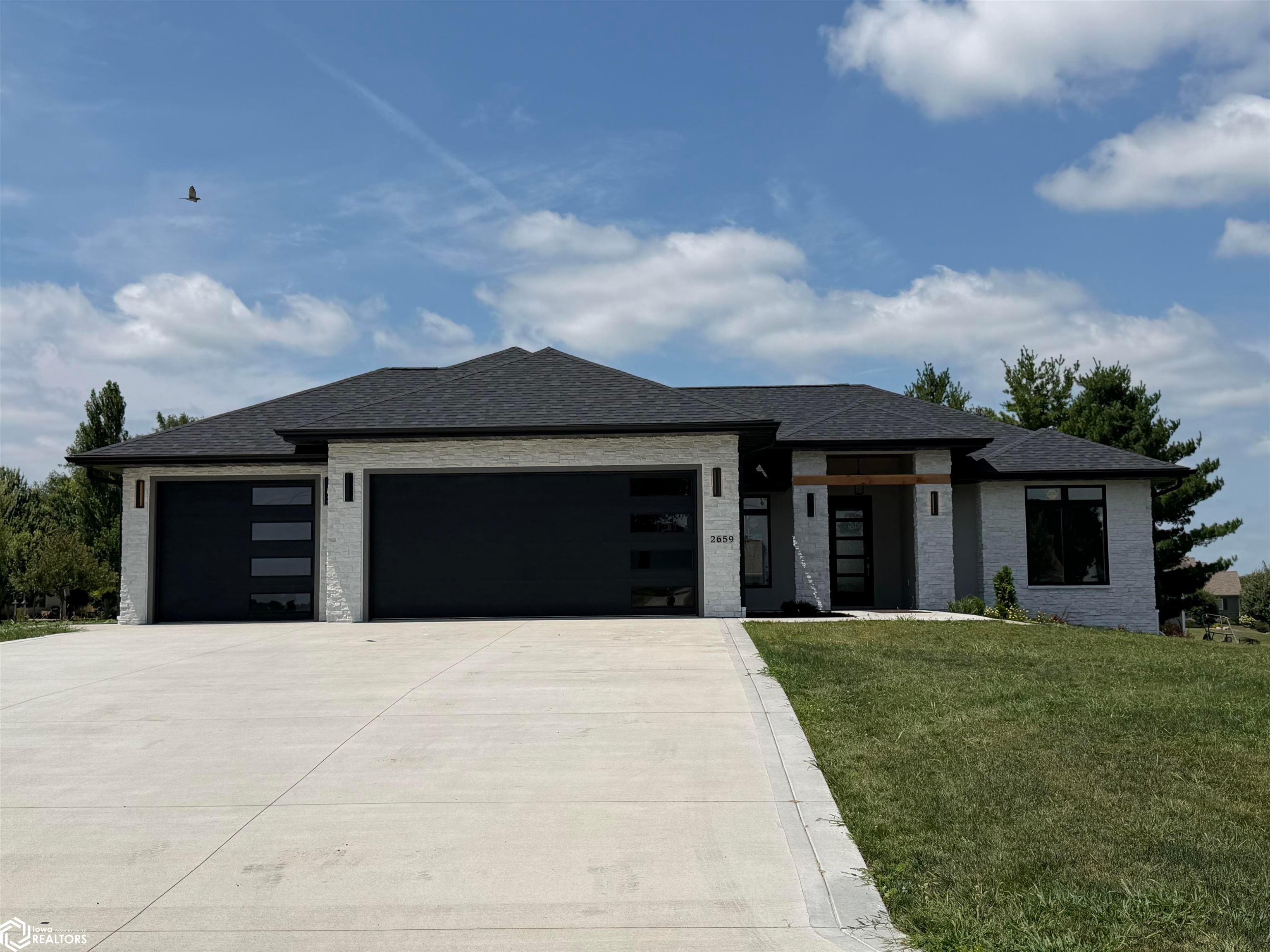 2659 S 11Th Street, Oskaloosa, IA 52577 photo 1 of 31