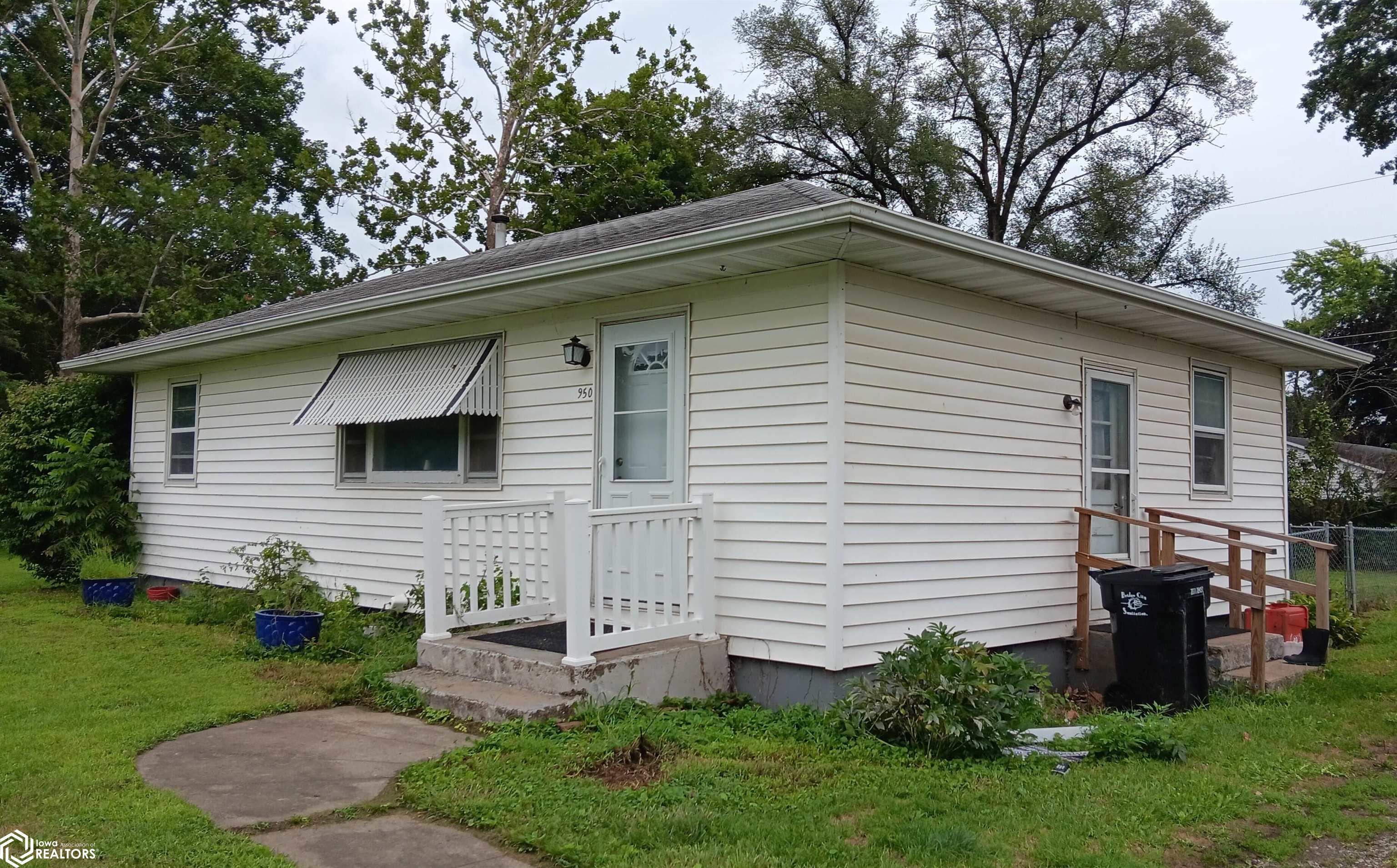 950 Lillian Street, Ottumwa, IA 52501 photo 1 of 30