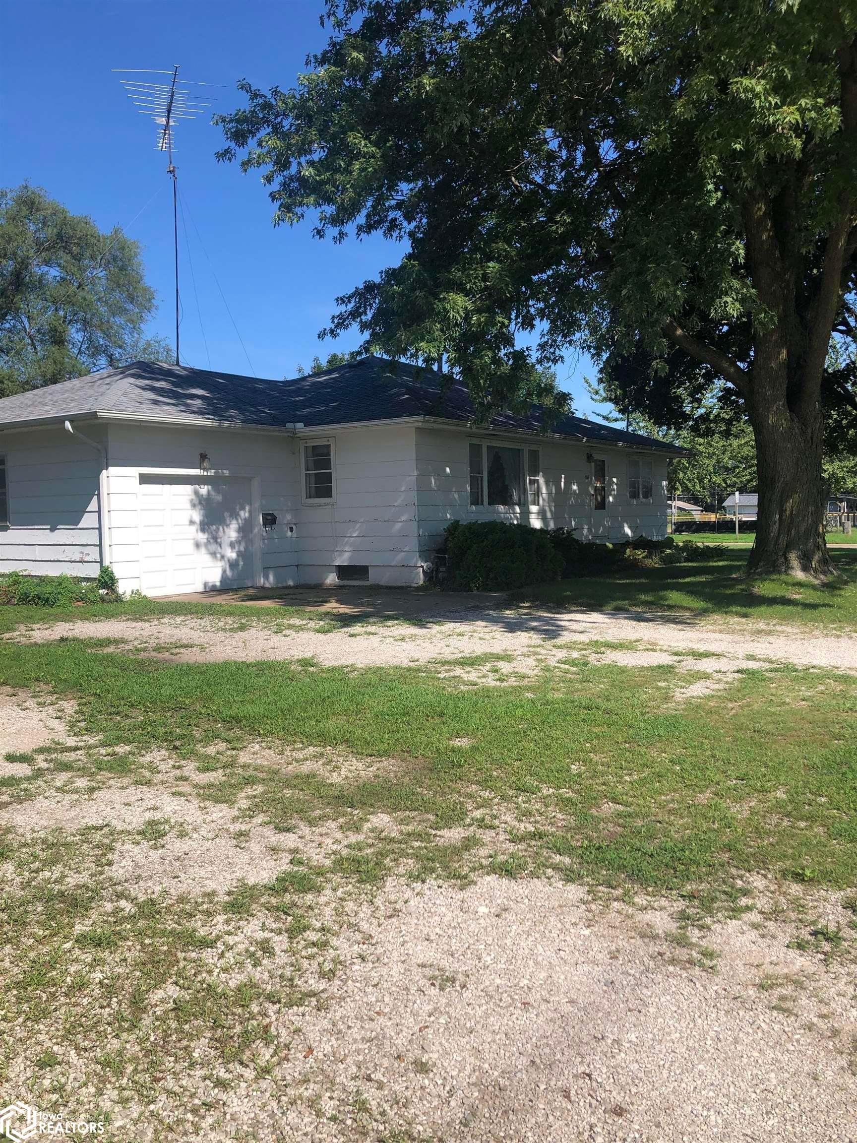 1307 Green Street, Oskaloosa, IA 52577 photo 1 of 24