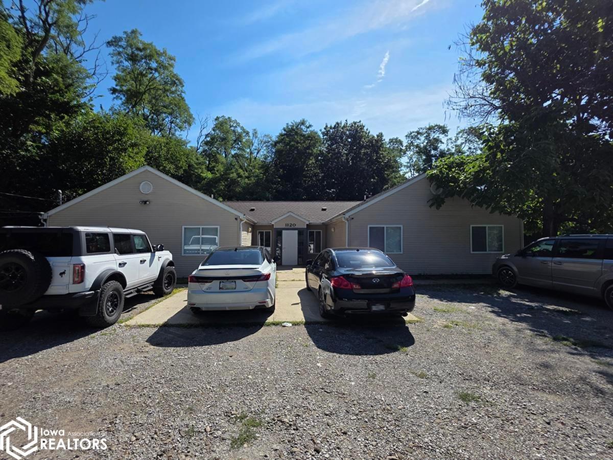 1120 N Green Street, Ottumwa, IA 52501 photo 1 of 23