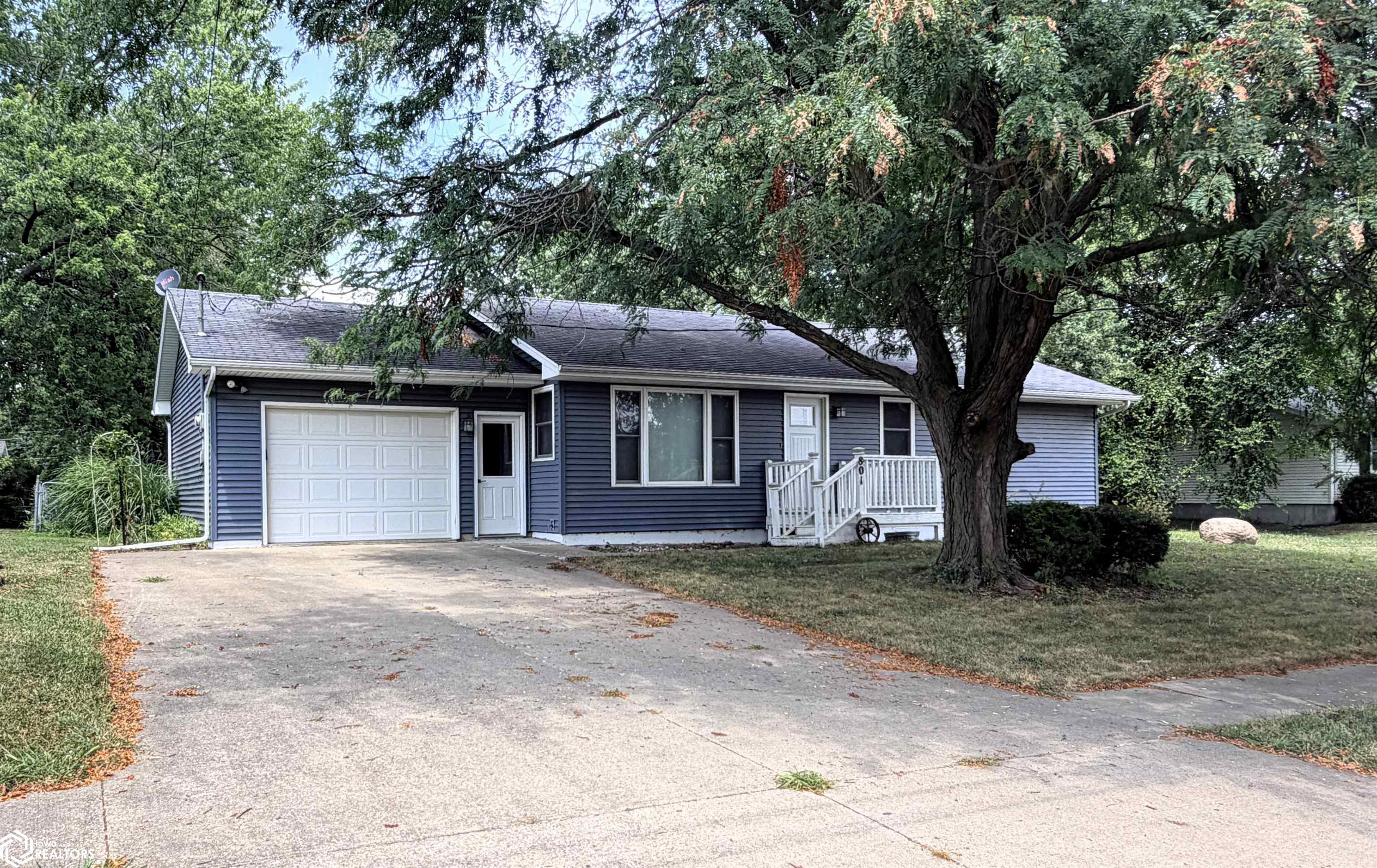 801 Liberty Drive, Fairfield, IA 52556 photo 1 of 33