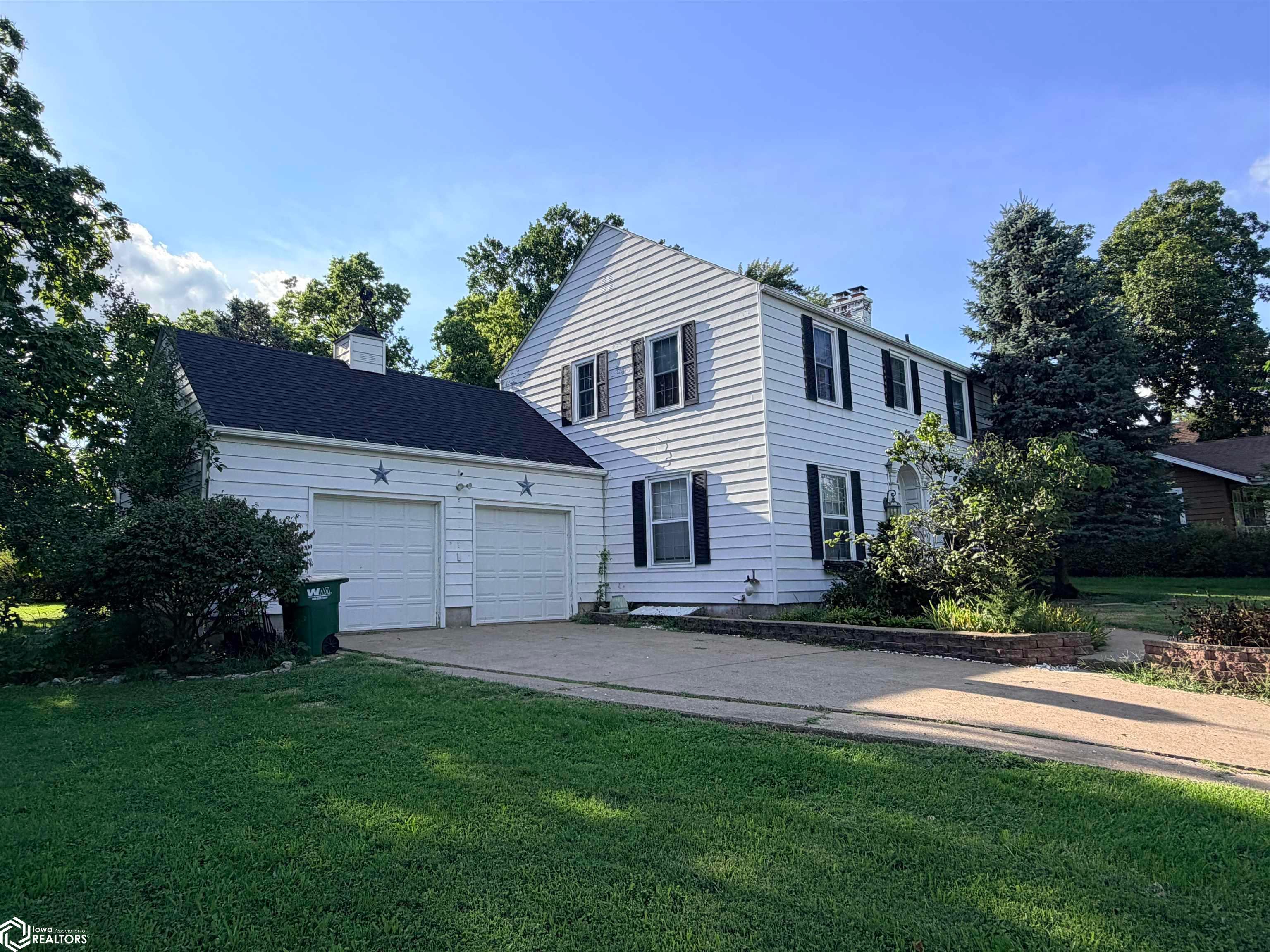 50 N Park Street, Fairfield, IA 52556 photo 1 of 40