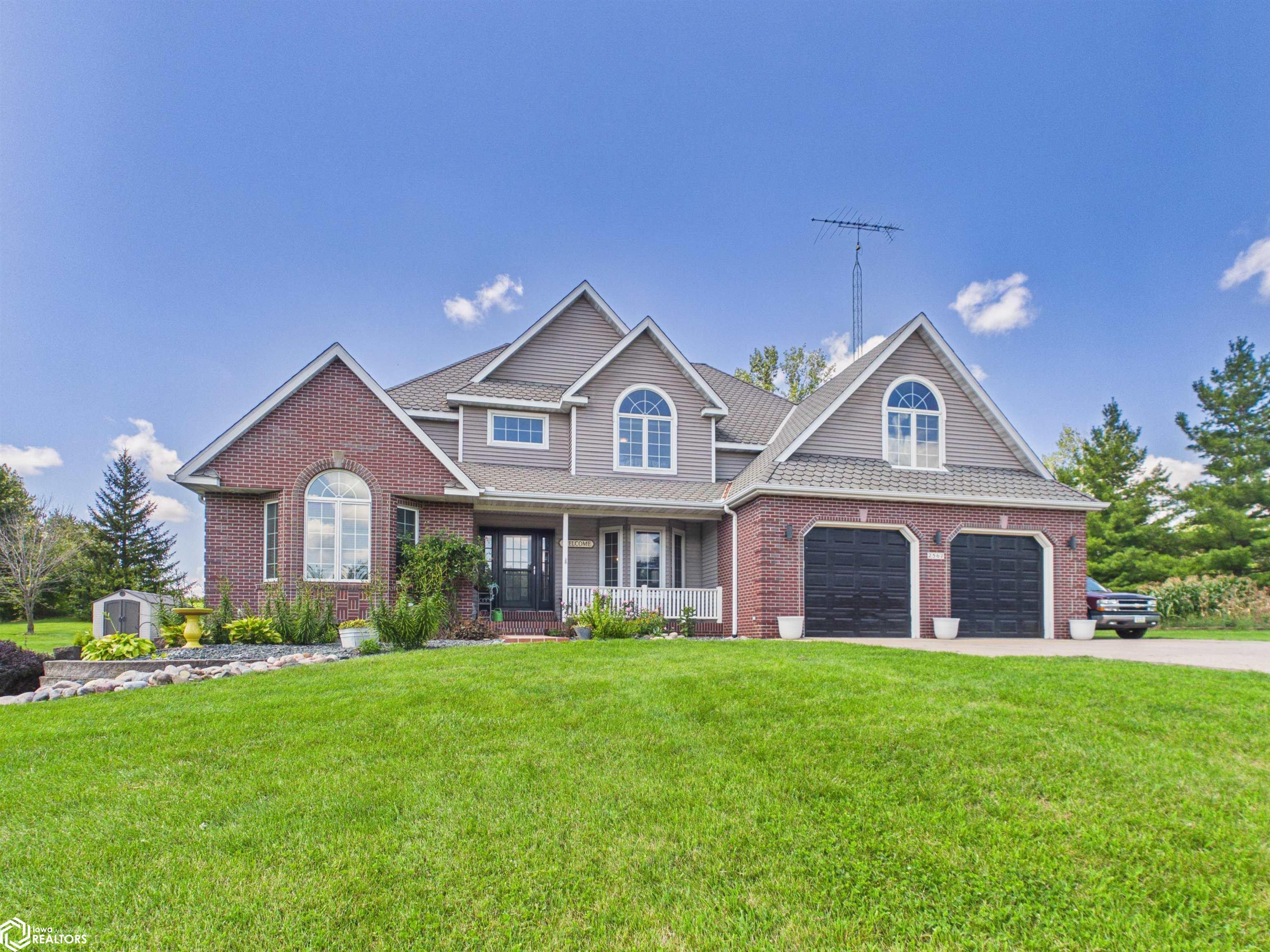 2561 Osburn Avenue, Oskaloosa, IA 52577 photo 1 of 100