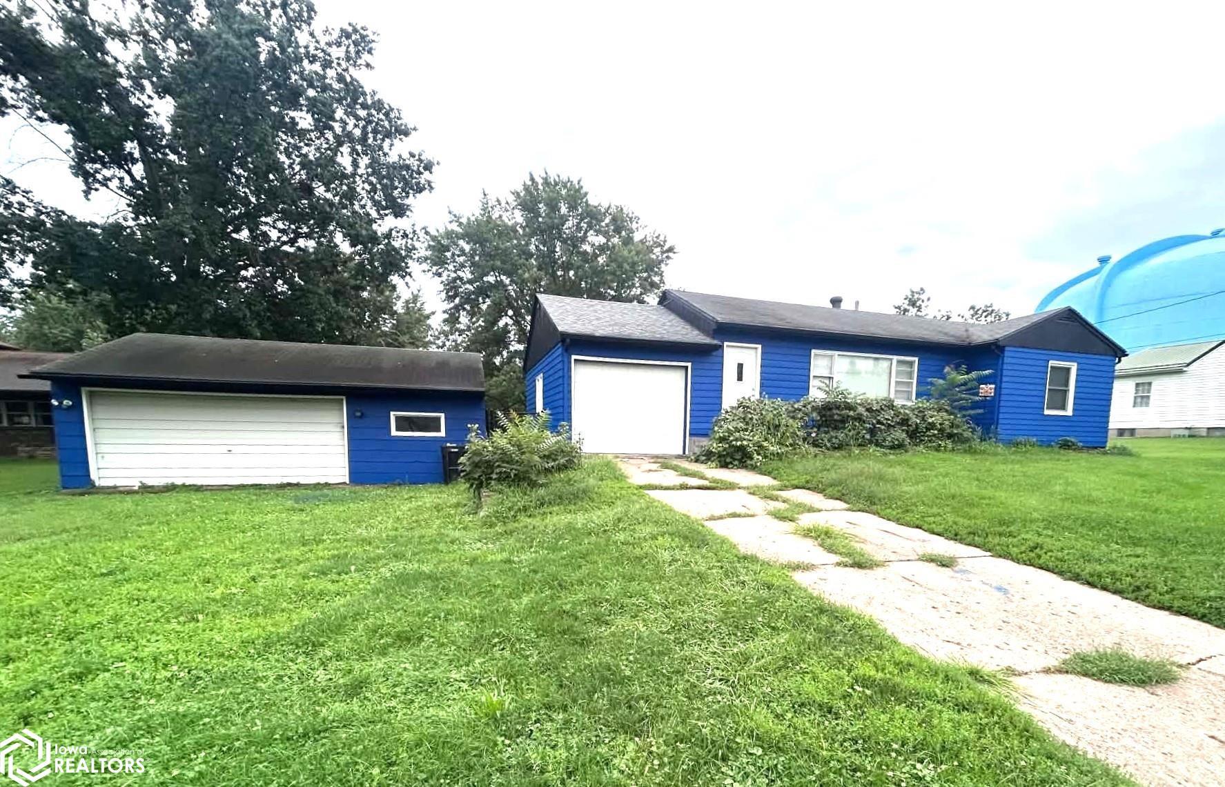 1928 Greenwood Drive, Ottumwa, IA 52501 photo 1 of 43