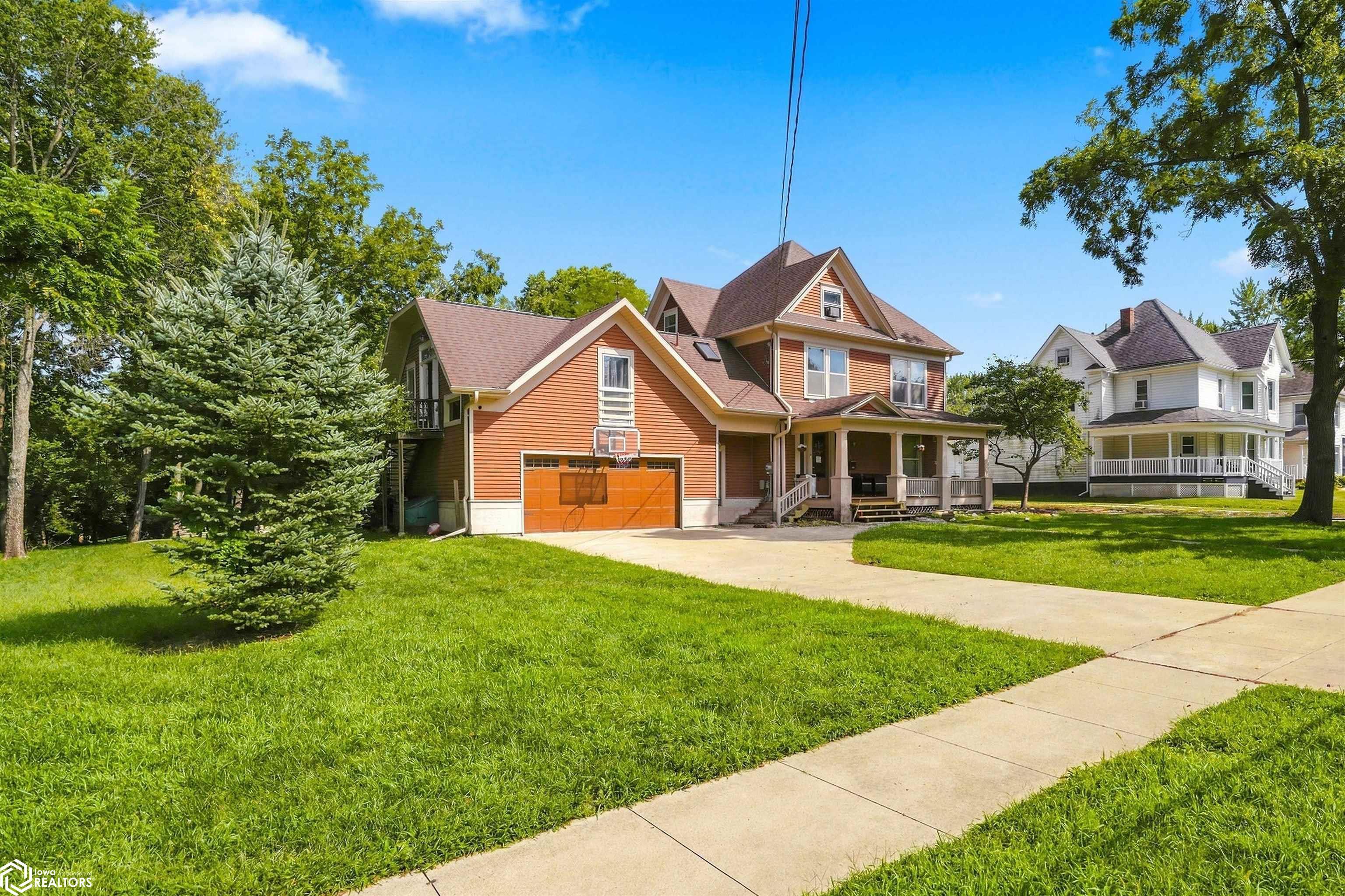 901 S Main Street, Fairfield, IA 52556 photo 1 of 55