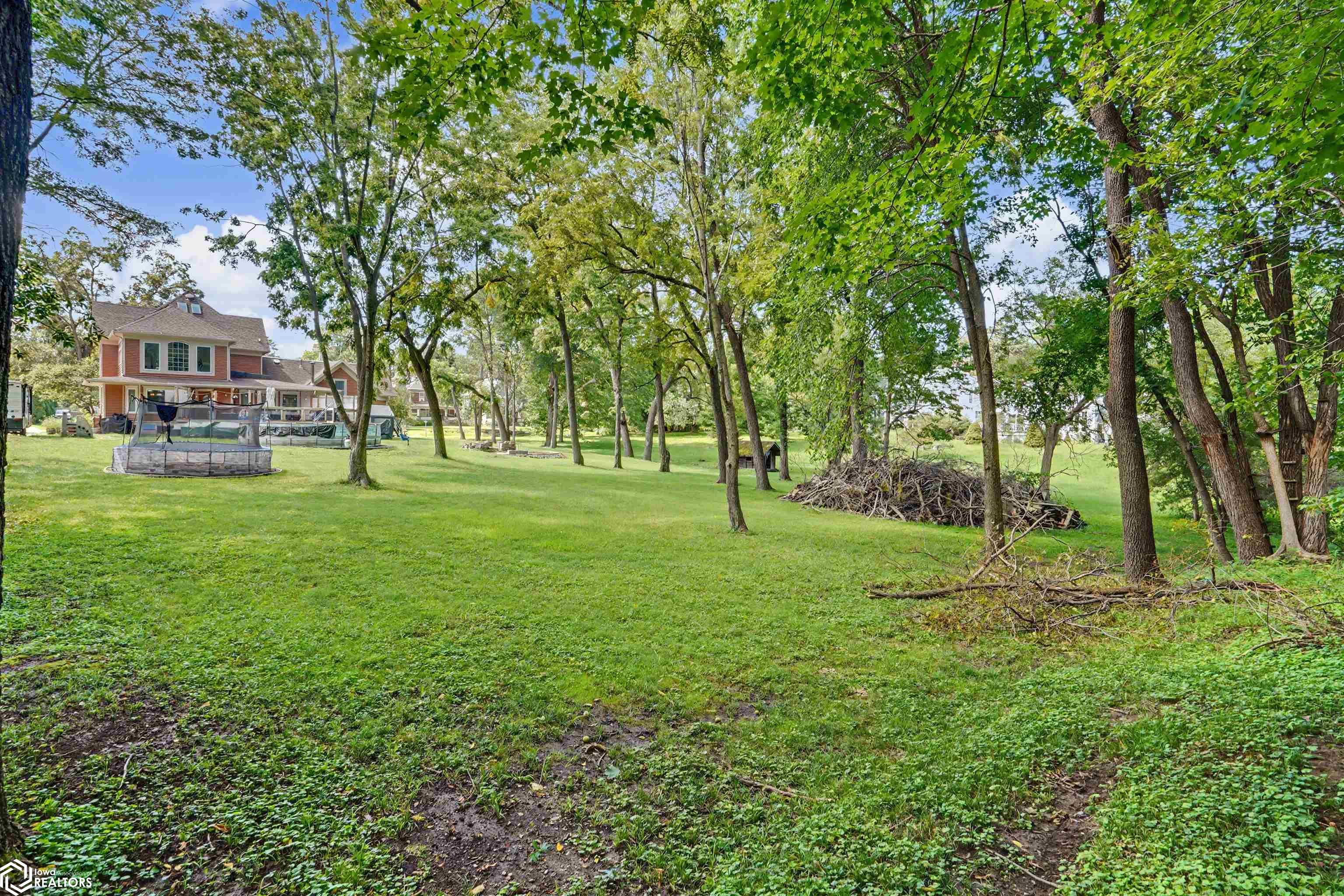 901 S Main Street, Fairfield, IA 52556 photo 1 of 55