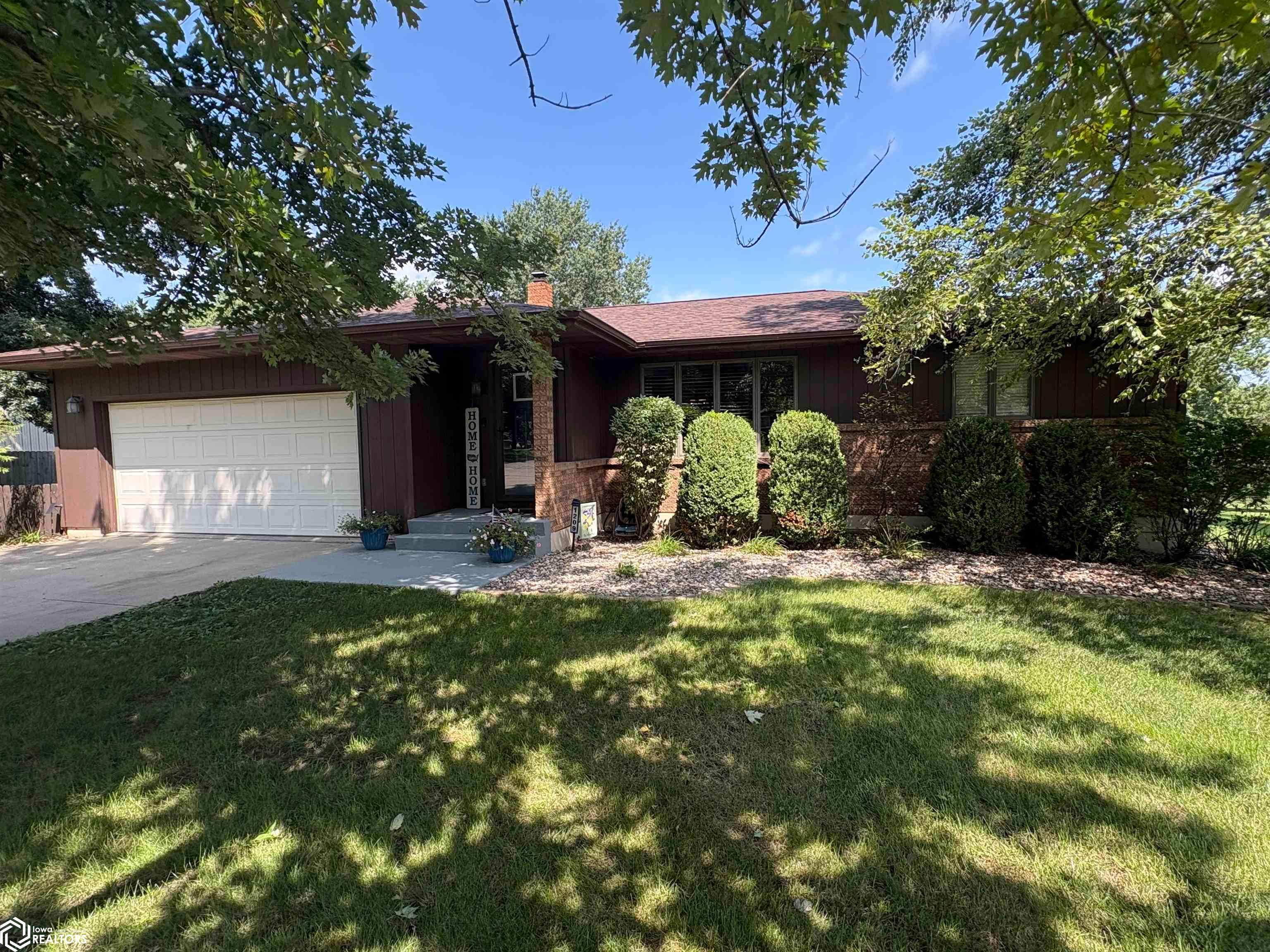 1209 E Grant Street, Centerville, IA 52544 photo 1 of 49