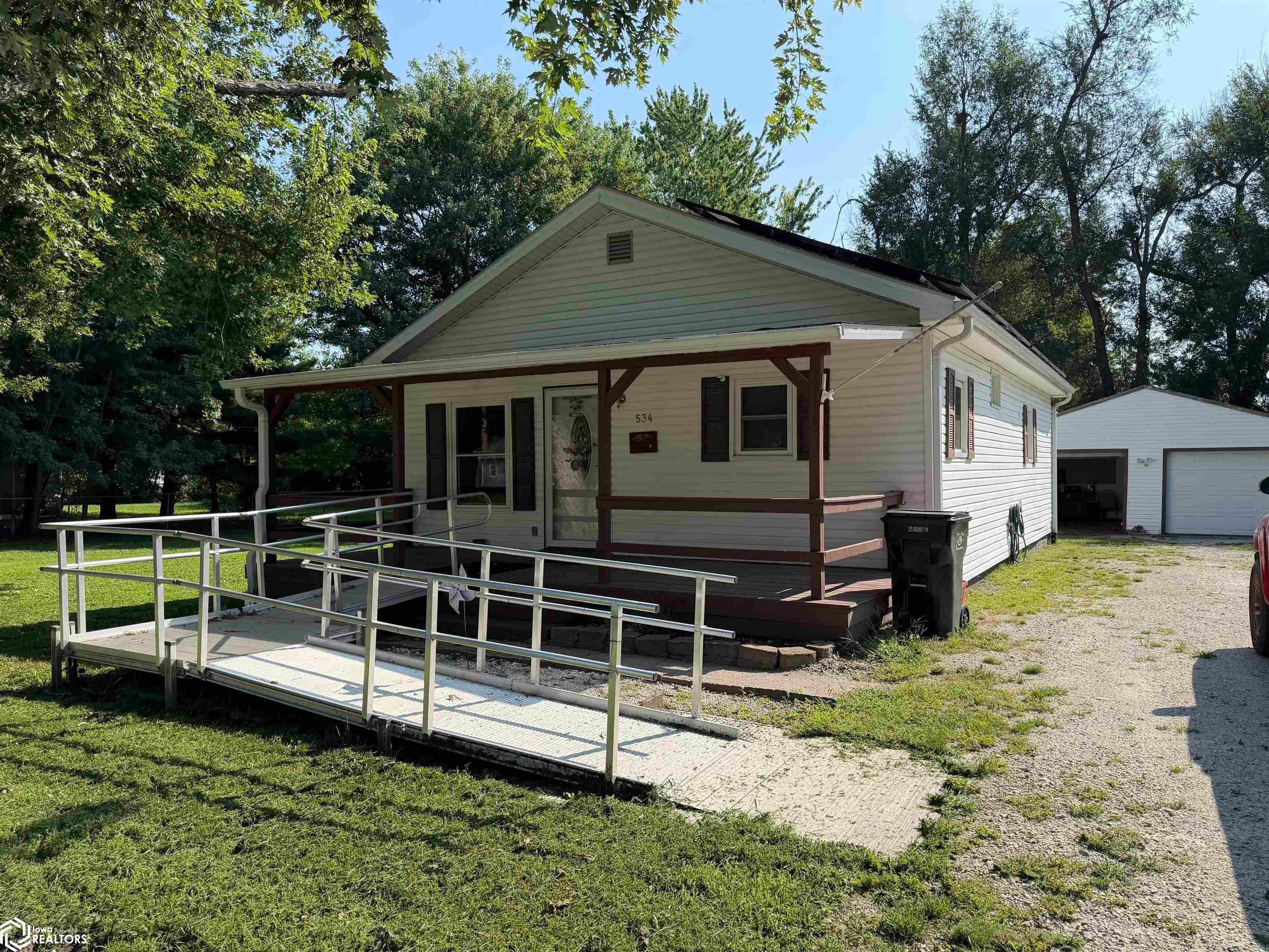 534 Morris, Ottumwa, IA 52501 photo 1 of 19