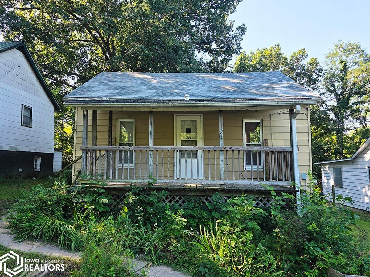 142 Palmetto Avenue, Ottumwa, IA 52501 photo 1 of 14