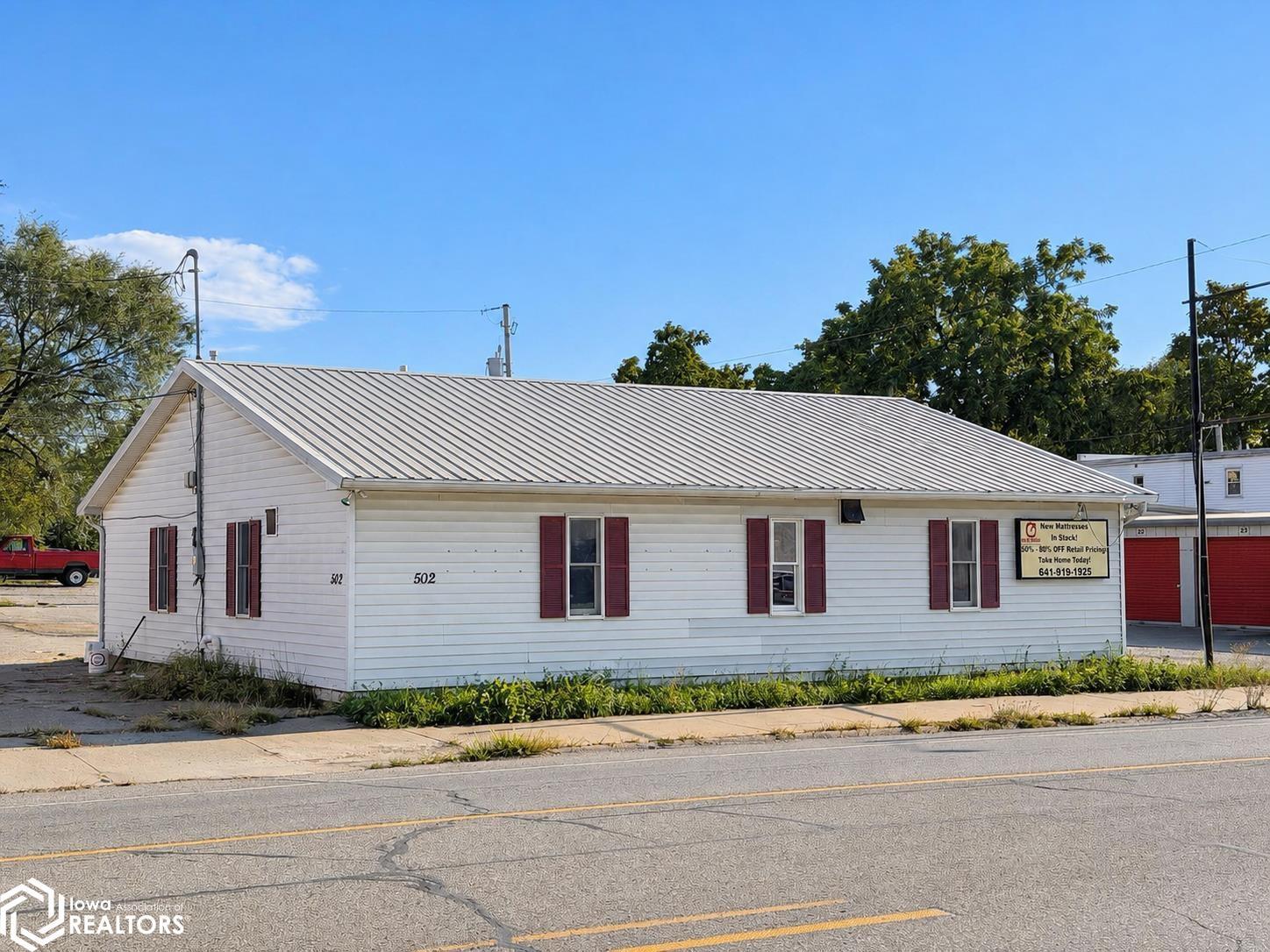 502 W Burlington Avenue, Fairfield, IA 52556 photo 1 of 15