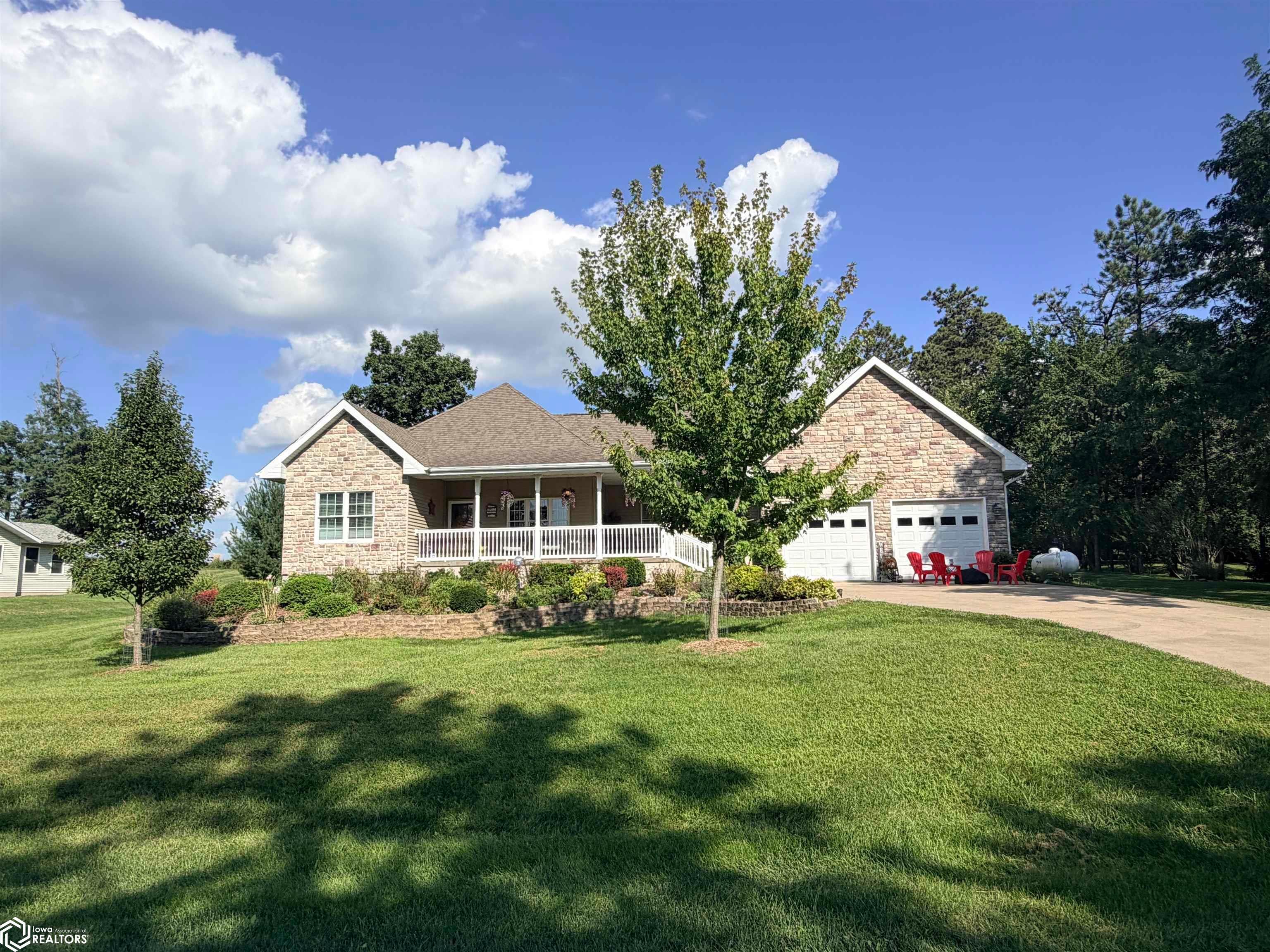 2301 Walton Lake Drive, Fairfield, IA 52556 photo 1 of 76