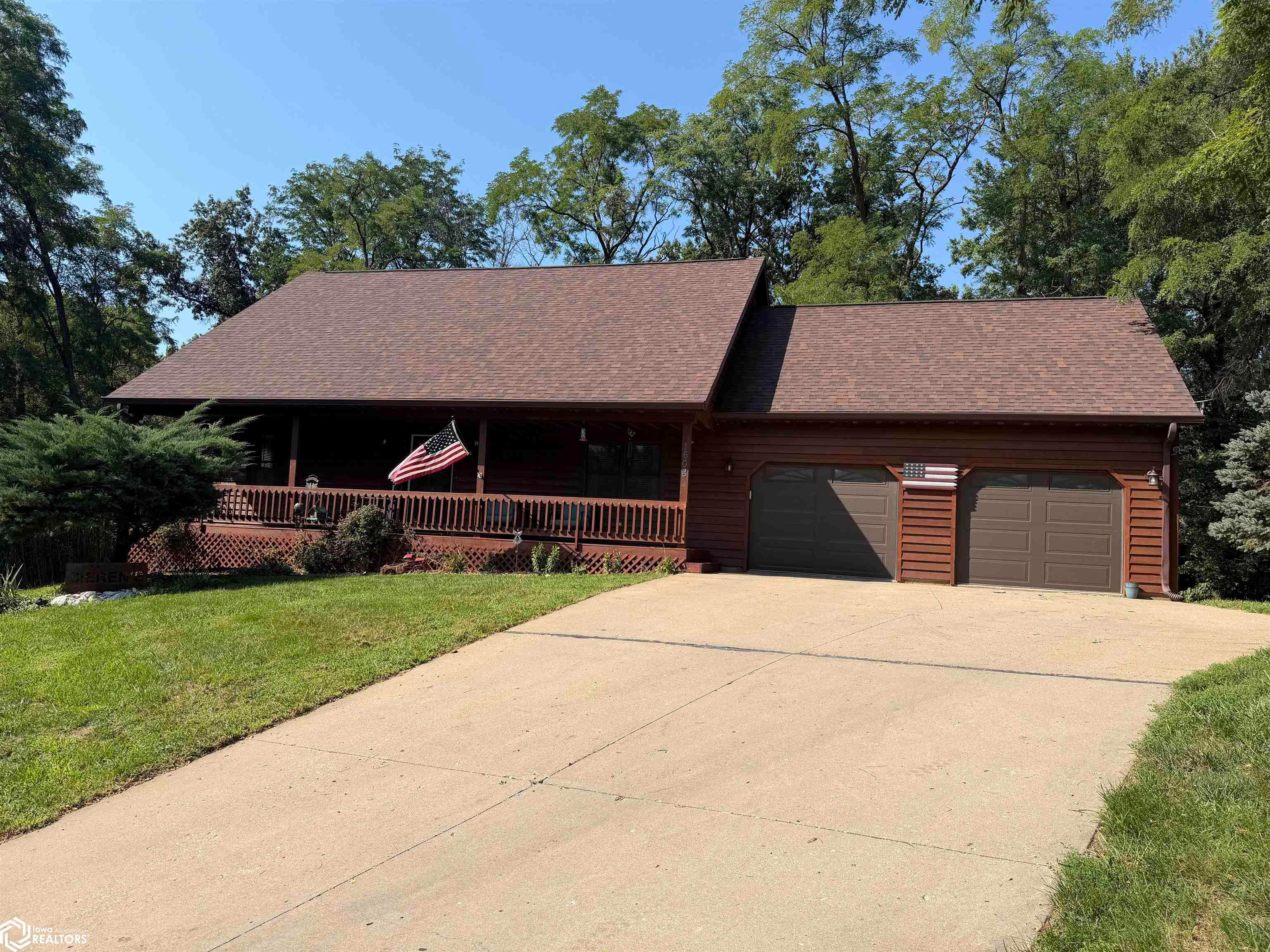 1608 Woodside Circle, Fairfield, IA 52556 photo 1 of 53