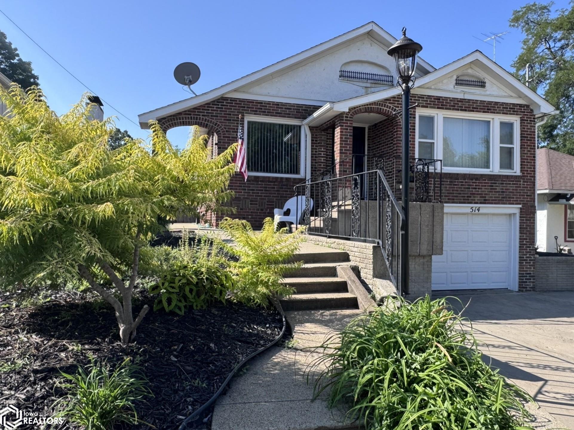 514 W Maple Street, Centerville, IA 52544 photo 1 of 36