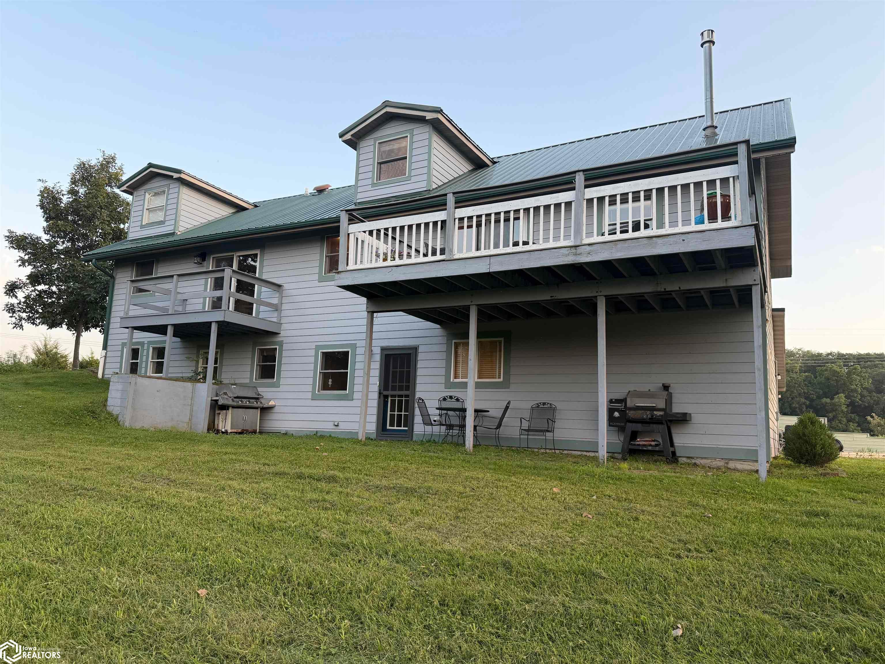 1901 Woodland Drive, Fairfield, IA 52556 photo 1 of 45