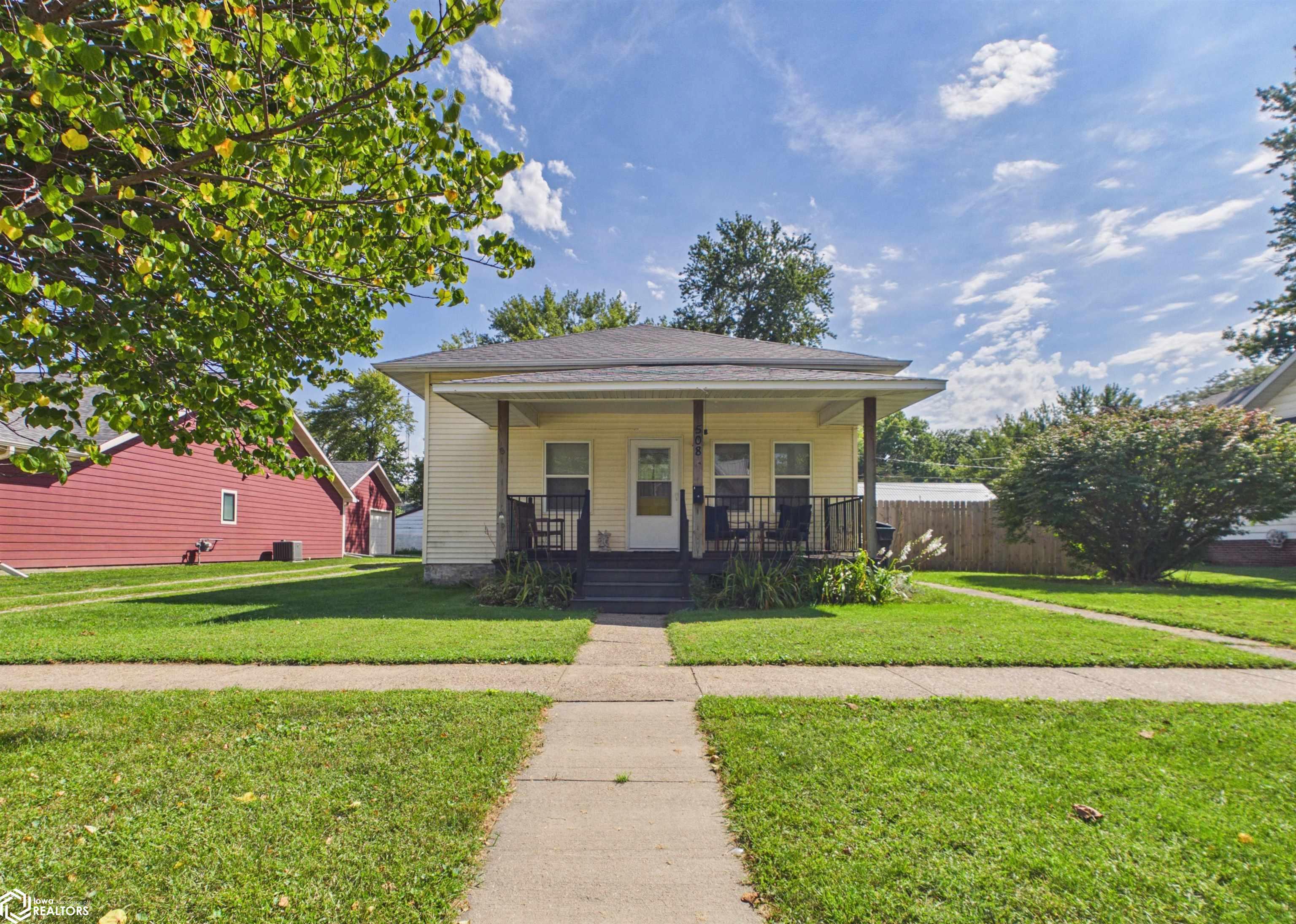 508 3rd Avenue E, Oskaloosa, IA 52577 photo 1 of 28
