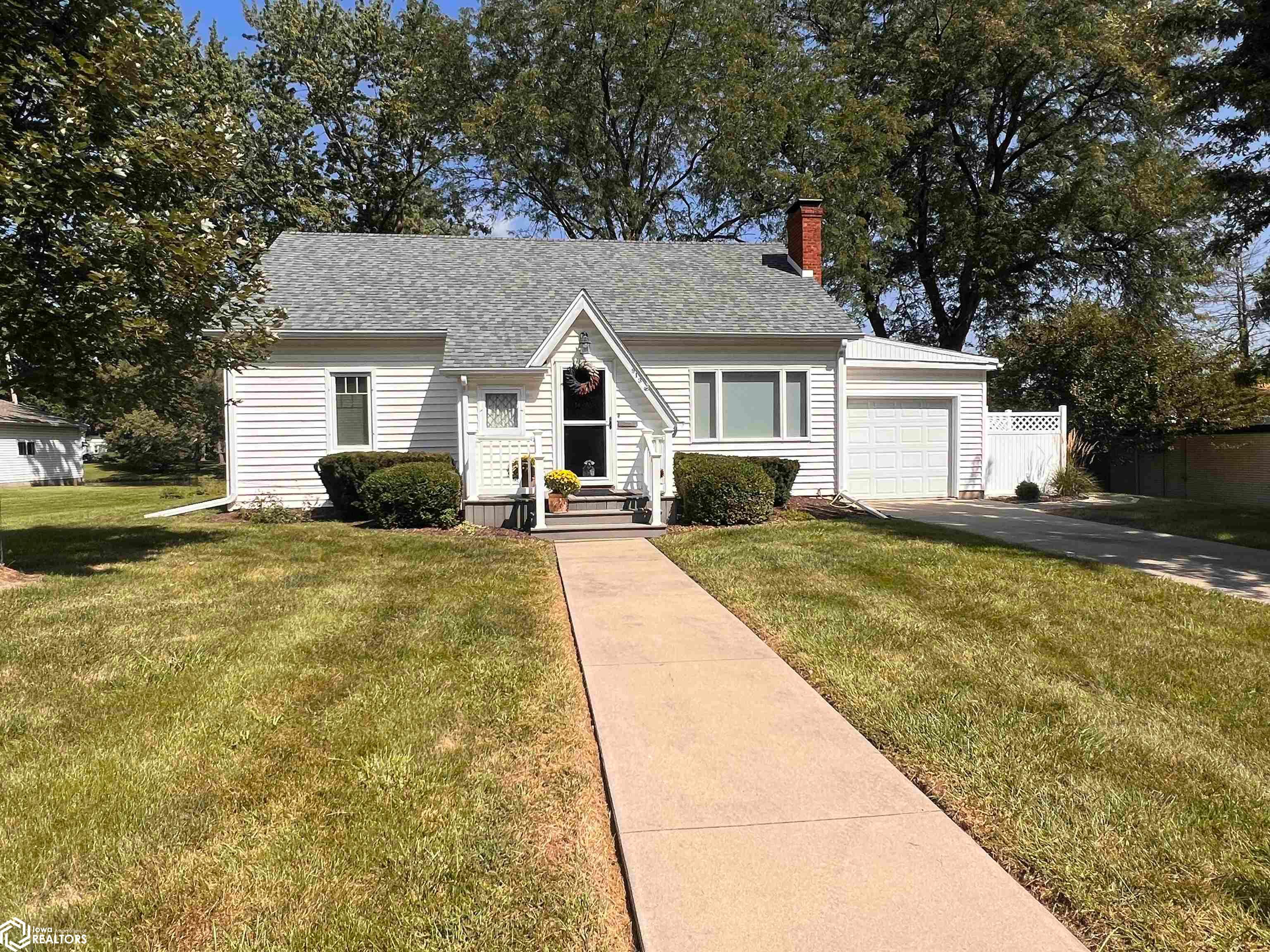 913 E Adams Avenue, Fairfield, IA 52556 photo 1 of 41