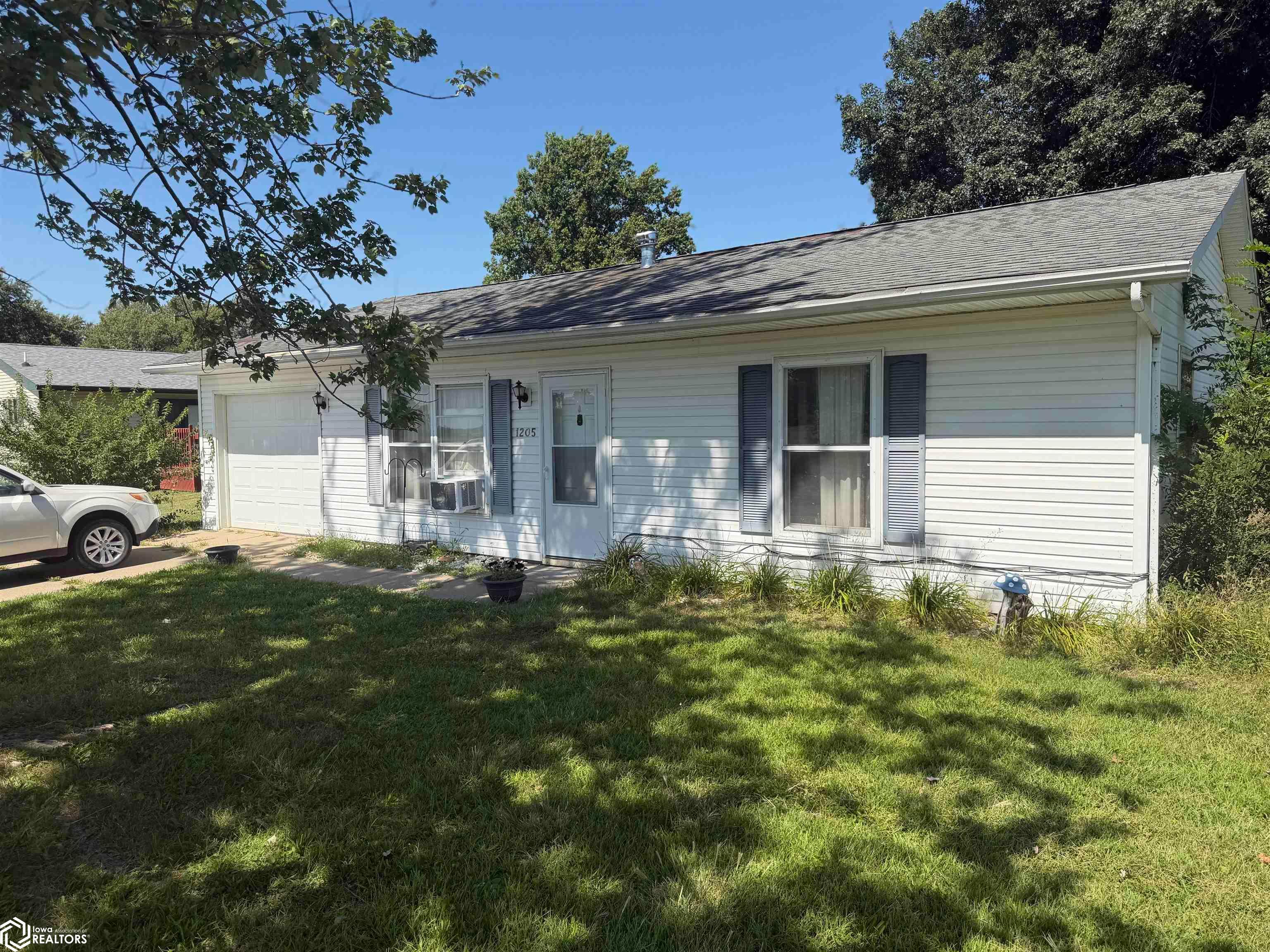 1205 Grant Street, Ottumwa, IA 52501 photo 1 of 4