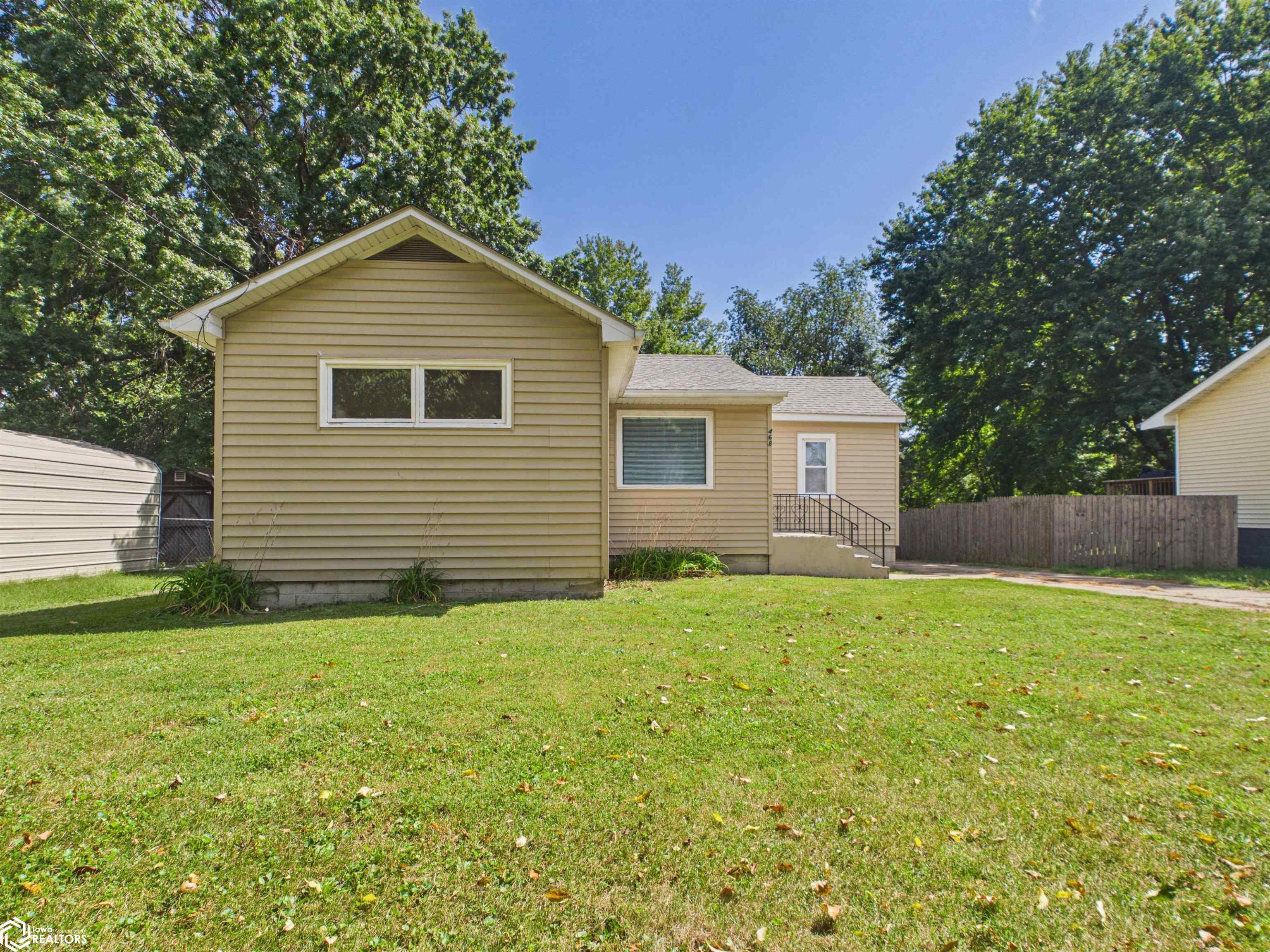 468 N 10th Street, Oskaloosa, IA 52577 photo 1 of 27