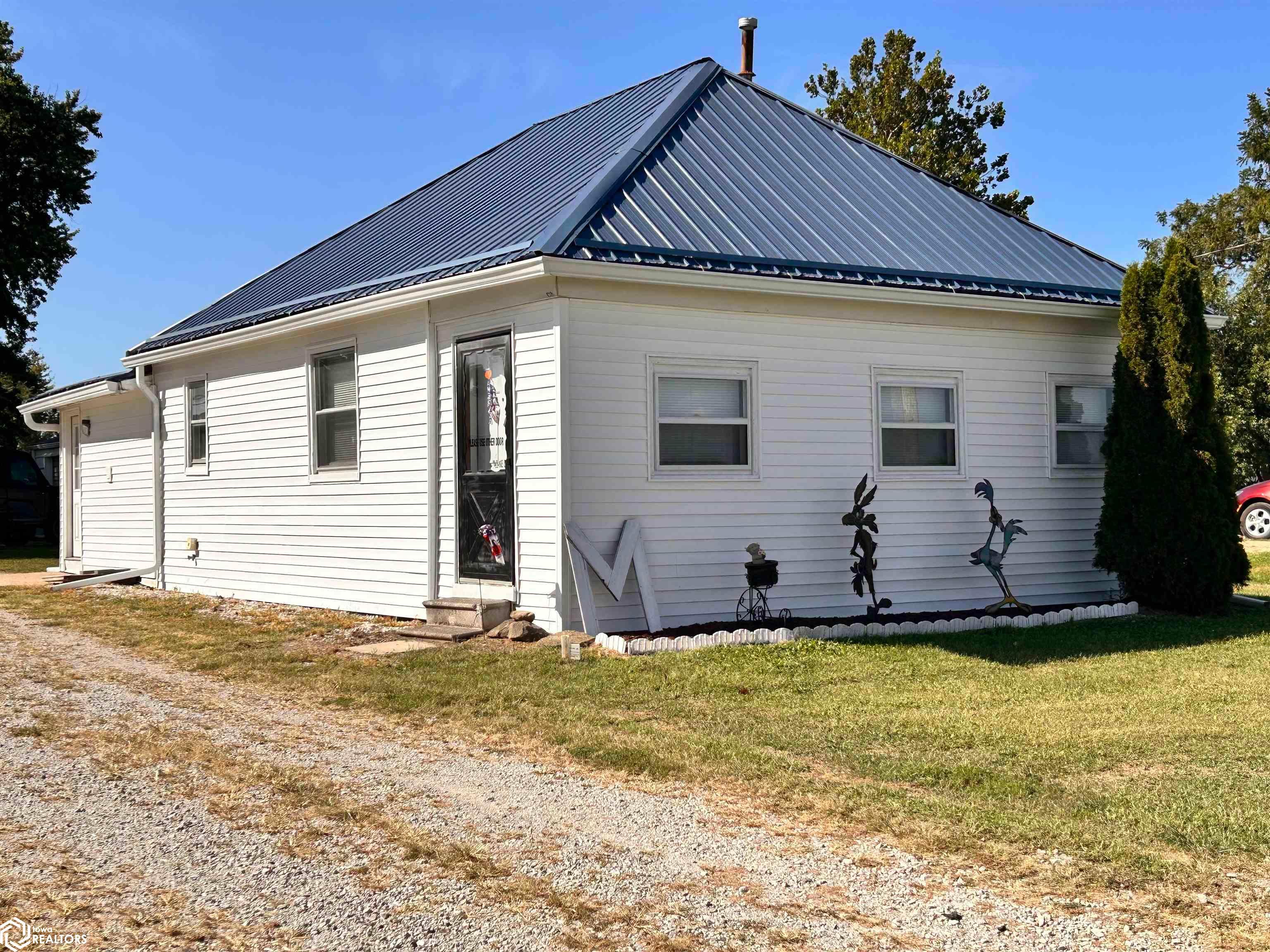 913 W Walnut Street, Bloomfield, IA 52537 photo 1 of 21