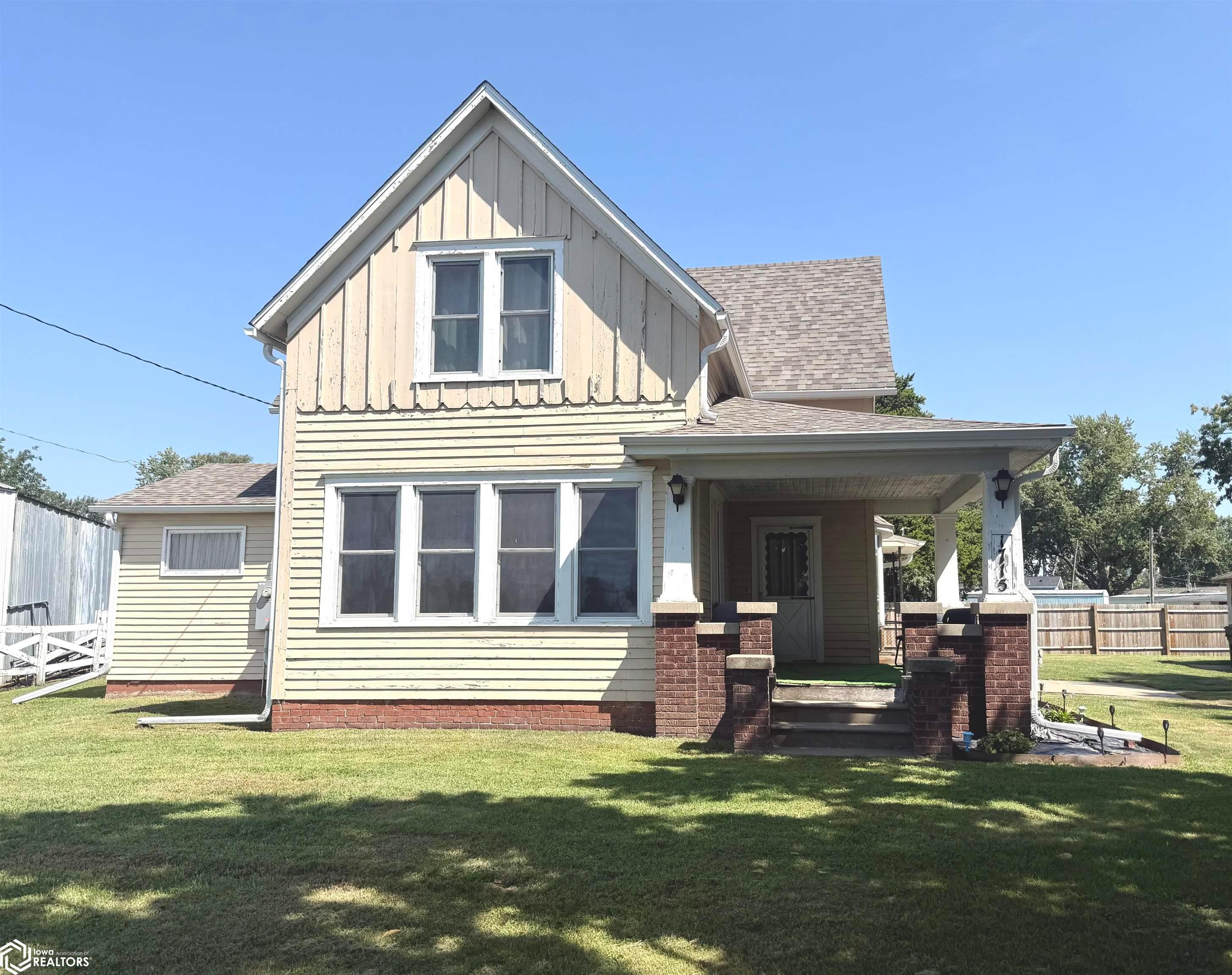 1715 Pella Avenue, Oskaloosa, IA 52577 photo 1 of 23