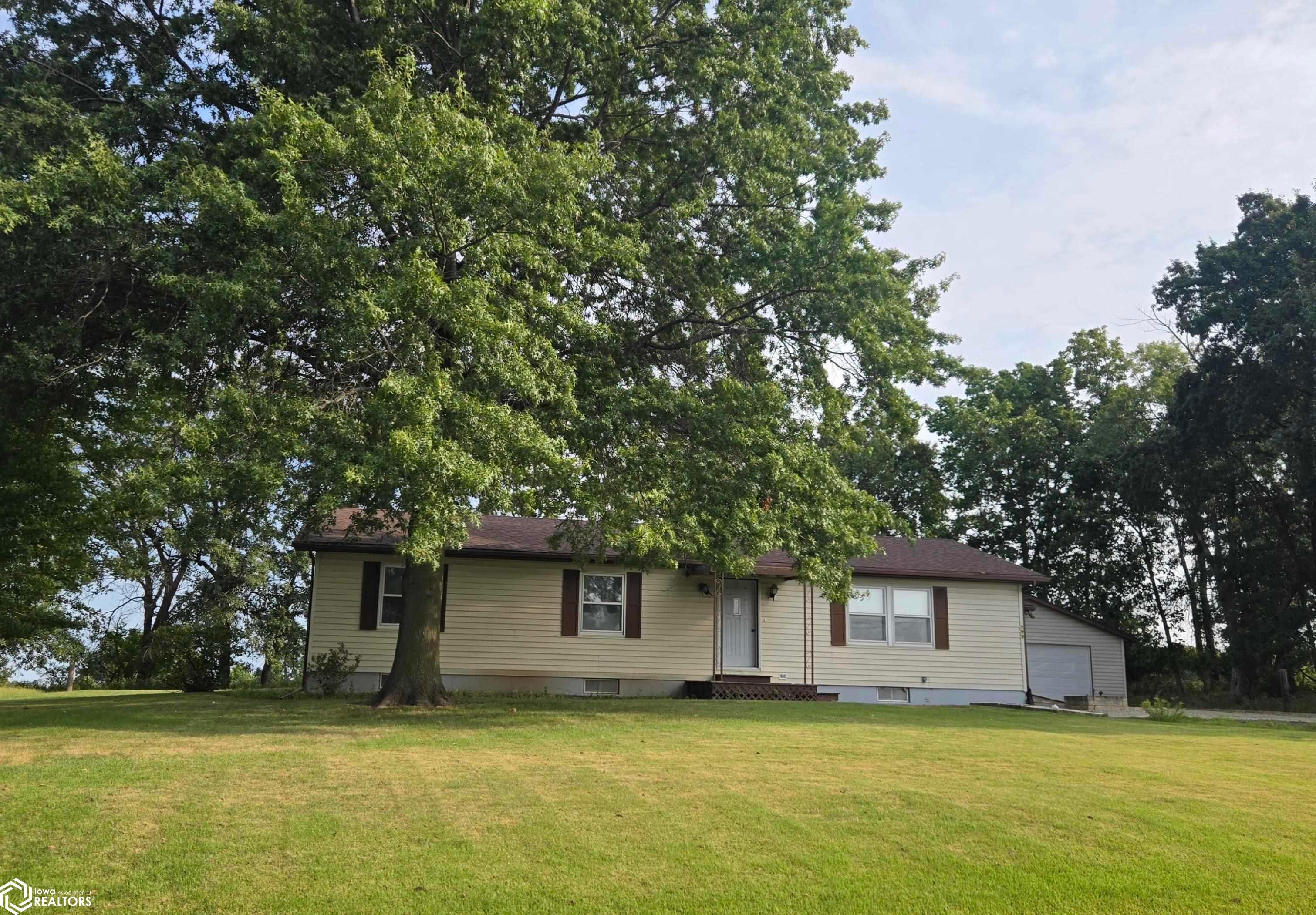 799 W Garfield Street, Centerville, IA 52544 photo 1 of 12