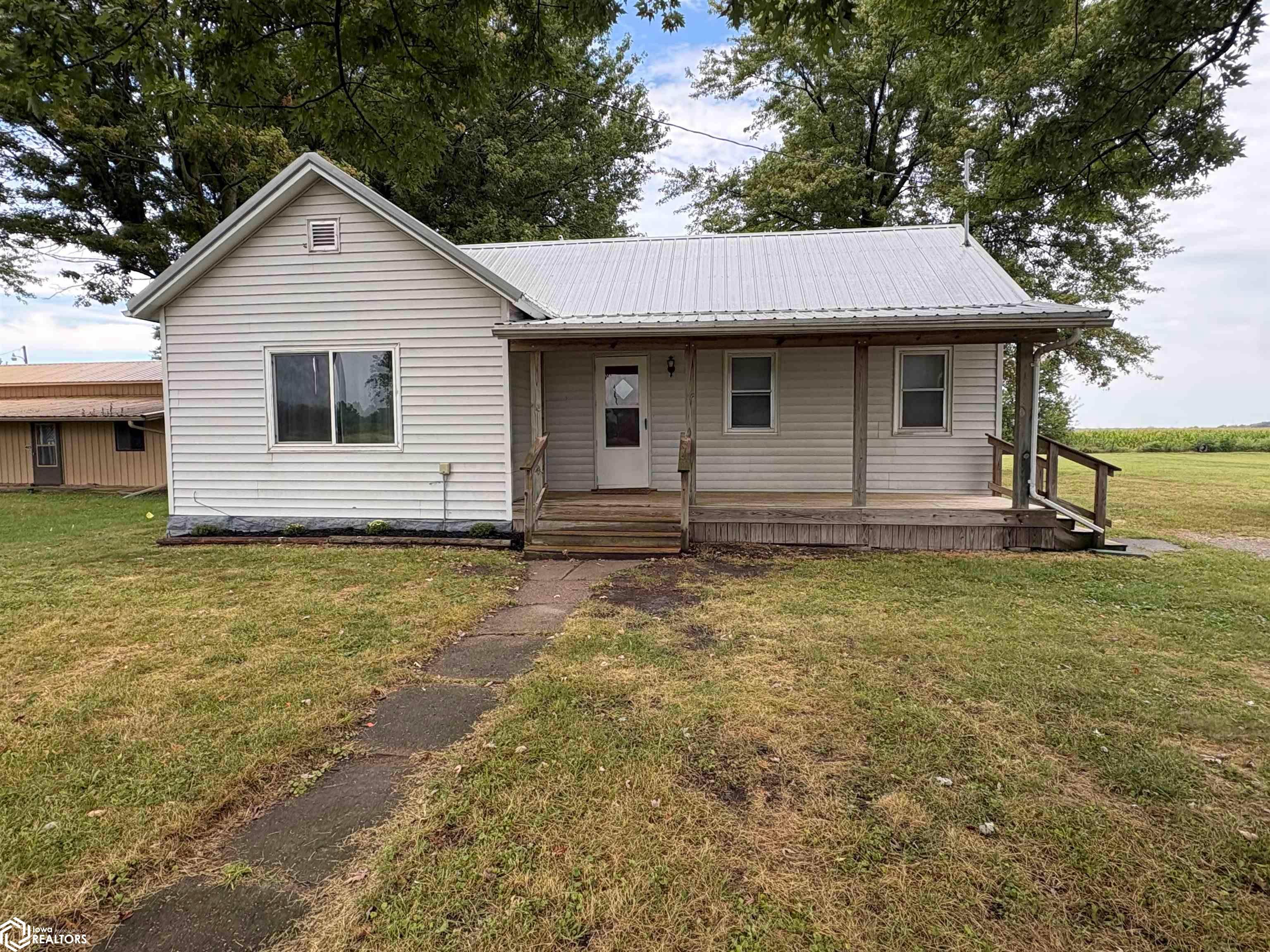 405 E Pleasant, Cincinnati, IA 52549 photo 1 of 23