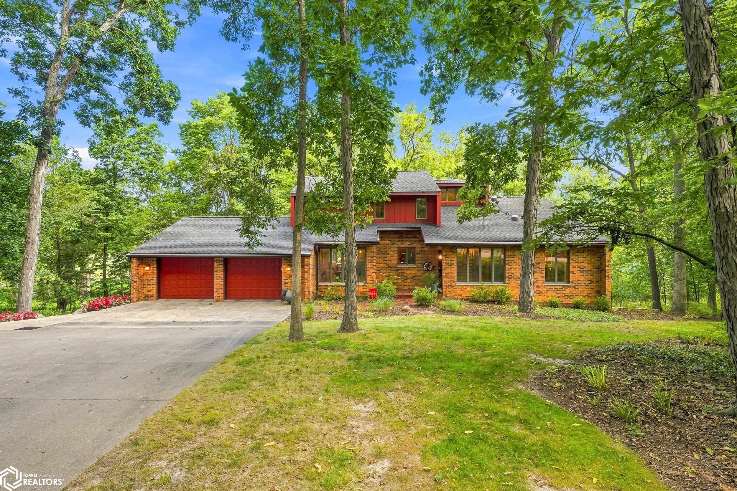 411 Heatherwood Circle, Fairfield, IA 52556 photo 1 of 71