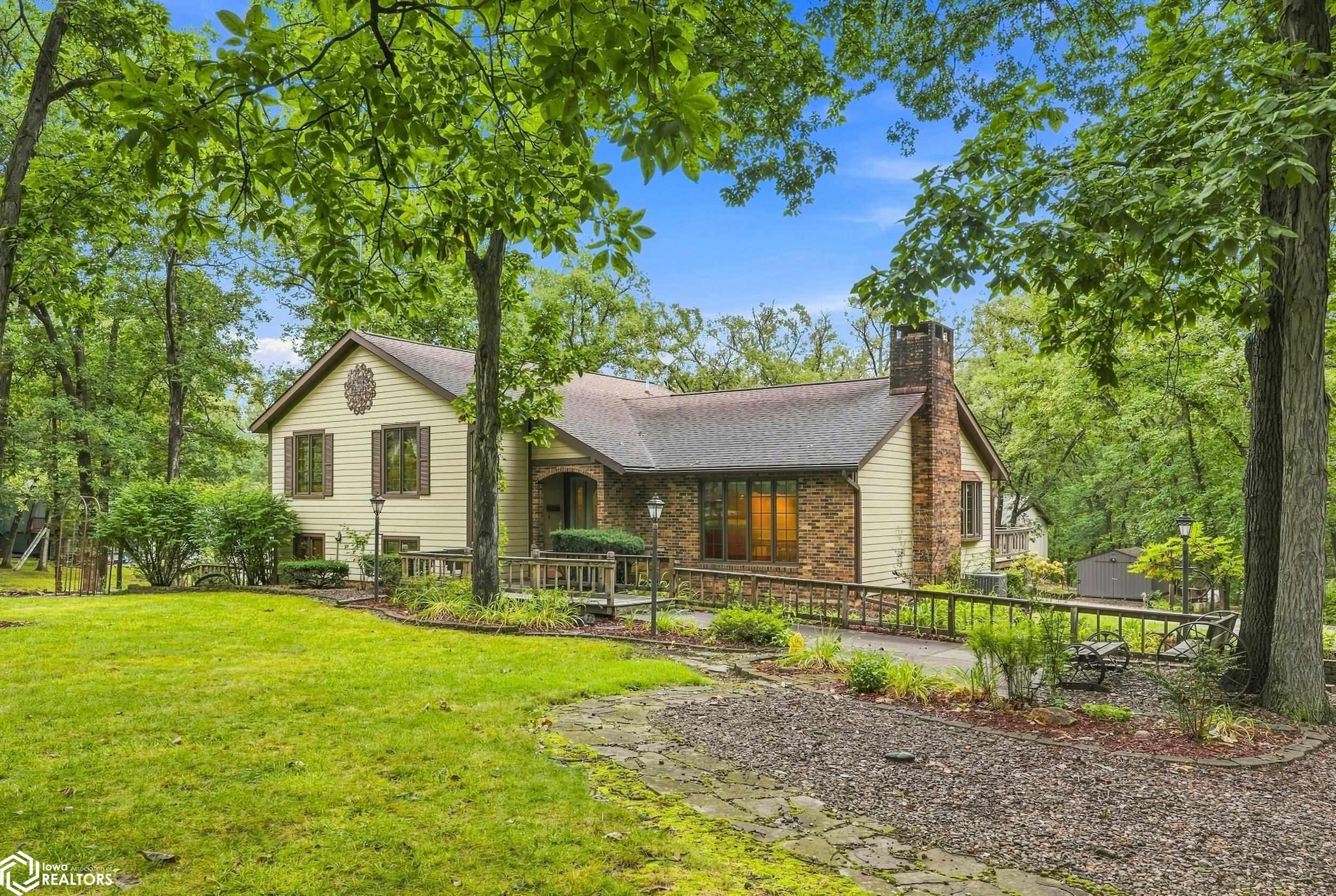 2433 Peach Avenue, Fairfield, IA 52556 photo 1 of 52