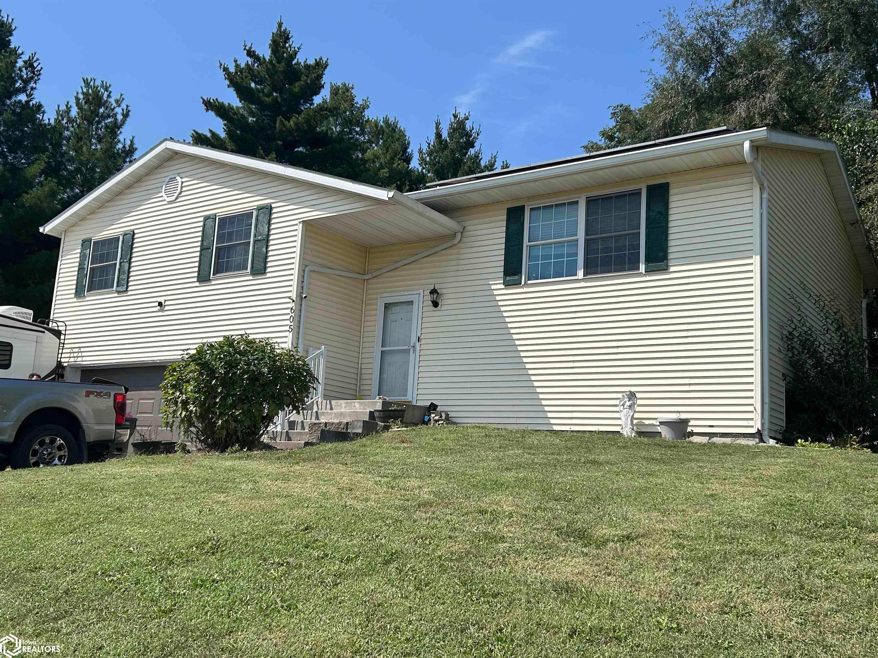 605 Fahrney st, Ottumwa, IA 52501 photo 1 of 15