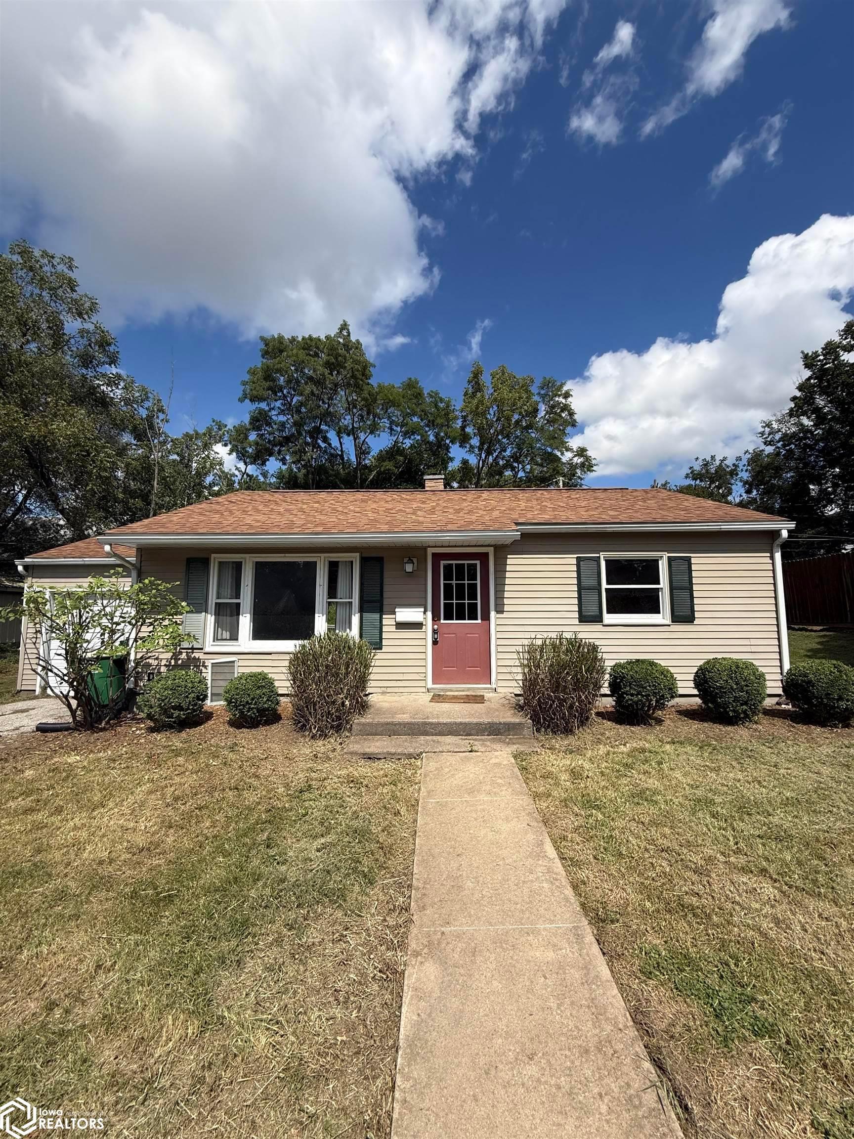 203 E Madison Avenue, Fairfield, IA 52556 photo 1 of 11