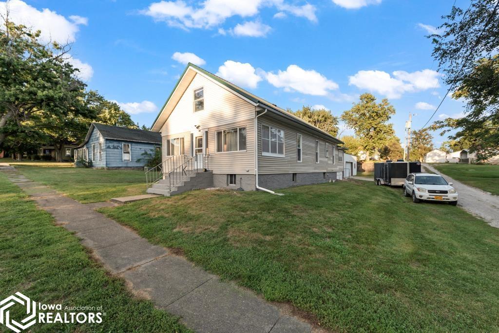 403 S Madison Street, Bloomfield, IA 52537 photo 1 of 26