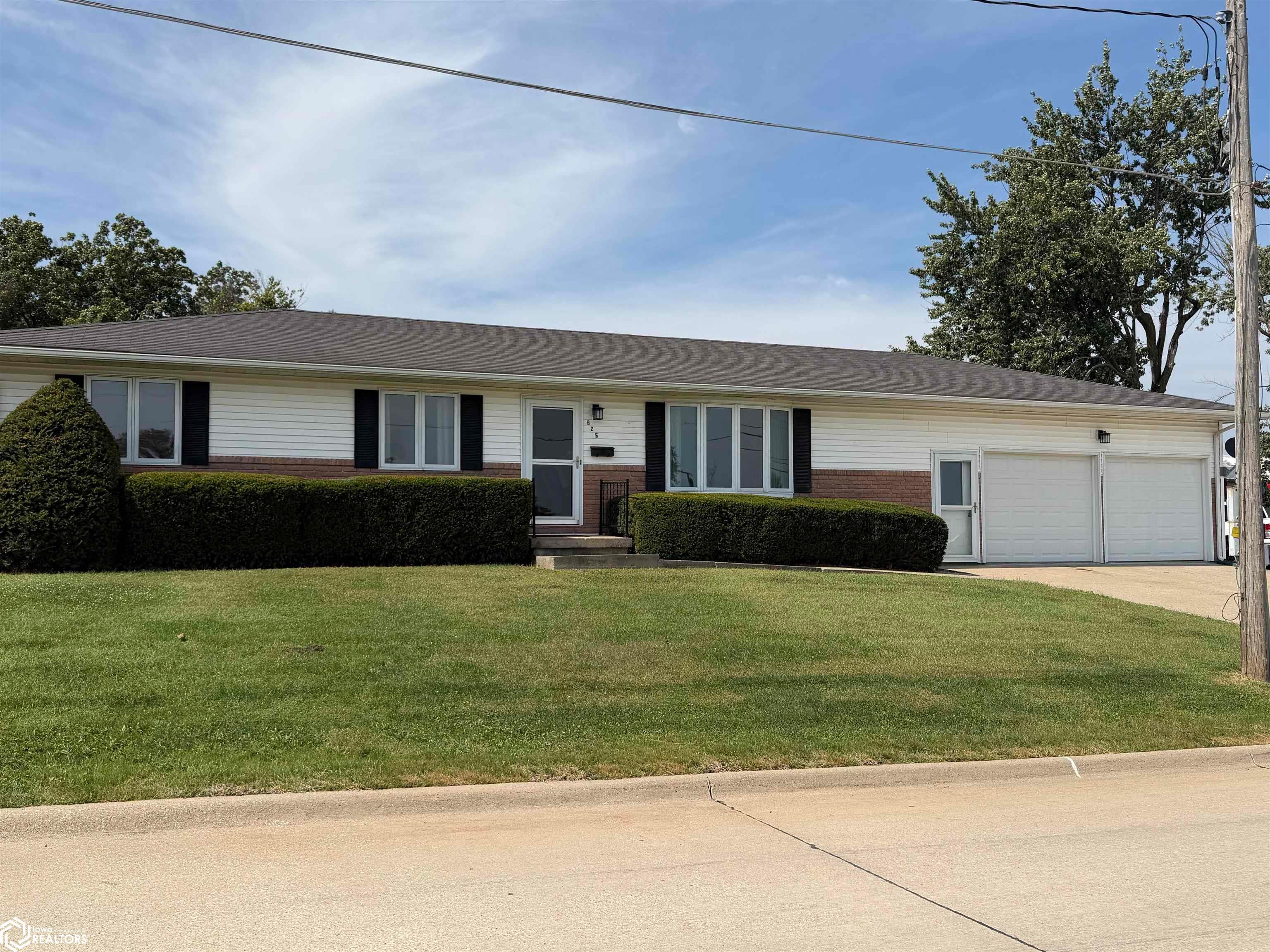 625 N Madison, Bloomfield, IA 52537 photo 1 of 37