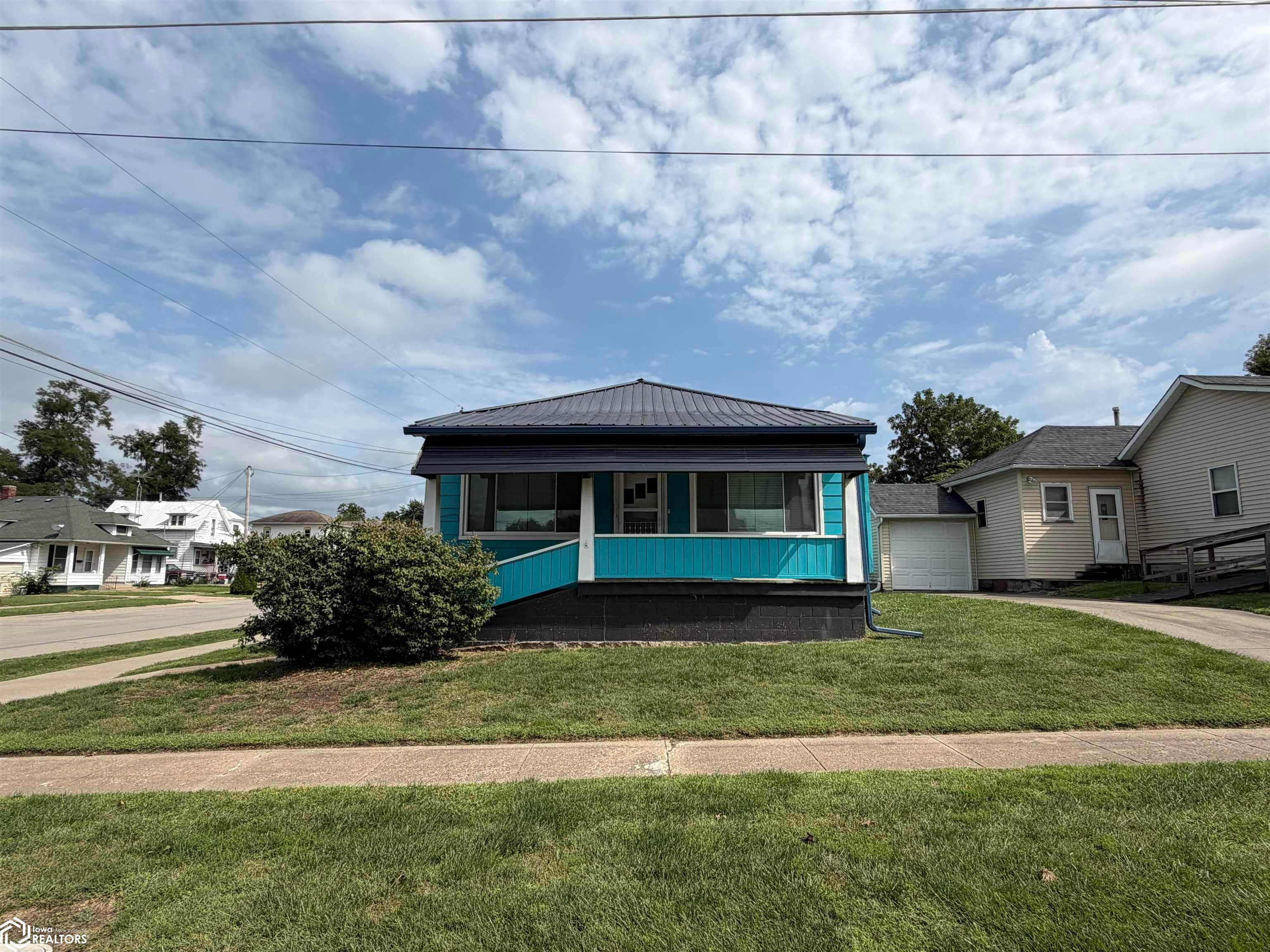 402 E State Street, Centerville, IA 52544 photo 1 of 23