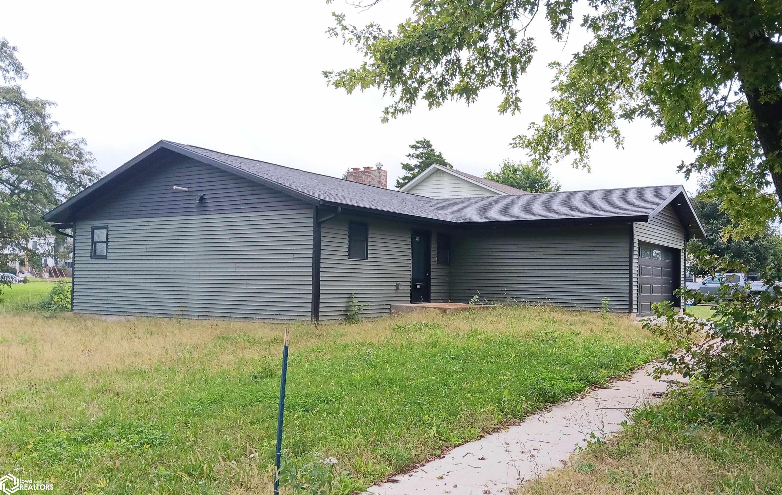 209 Washington Ave. W Avenue W, Albia, IA 52531 photo 1 of 24