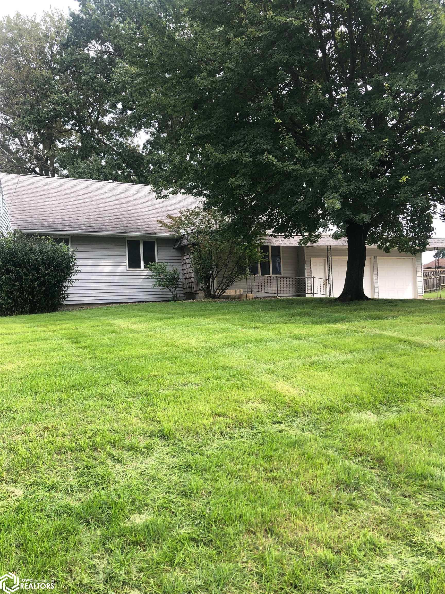 1706 S 11th Street, Oskaloosa, IA 52577 photo 1 of 31