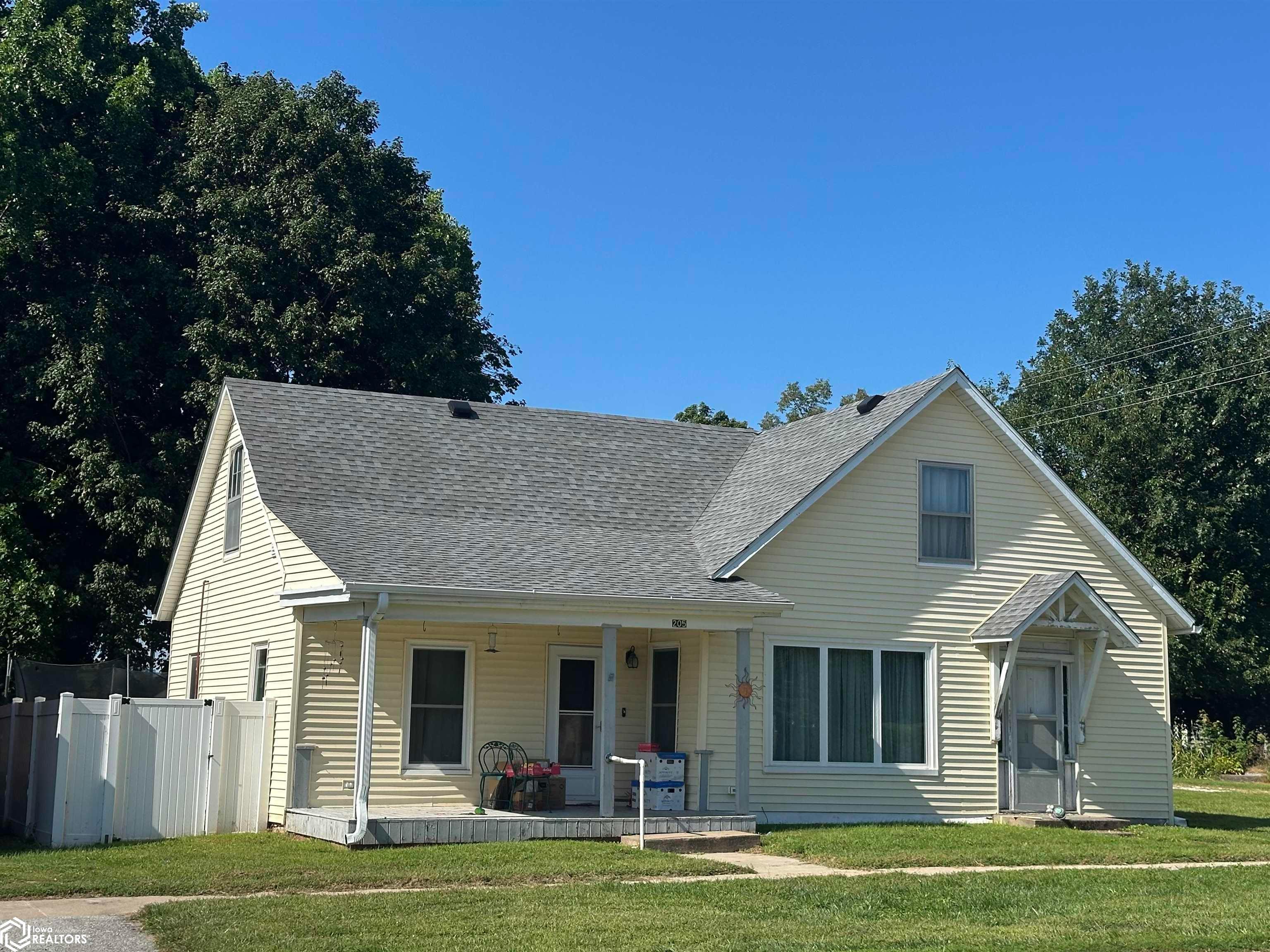 205 Main Street, Keosauqua, IA 52565 photo 1 of 18