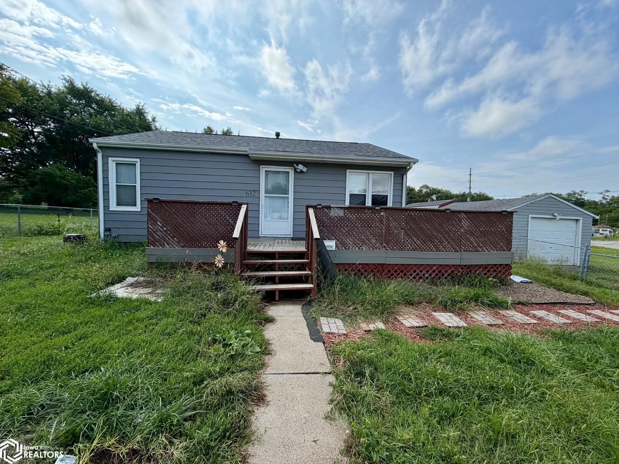 612 W Jefferson Avenue, Fairfield, IA 52556 photo 1 of 19