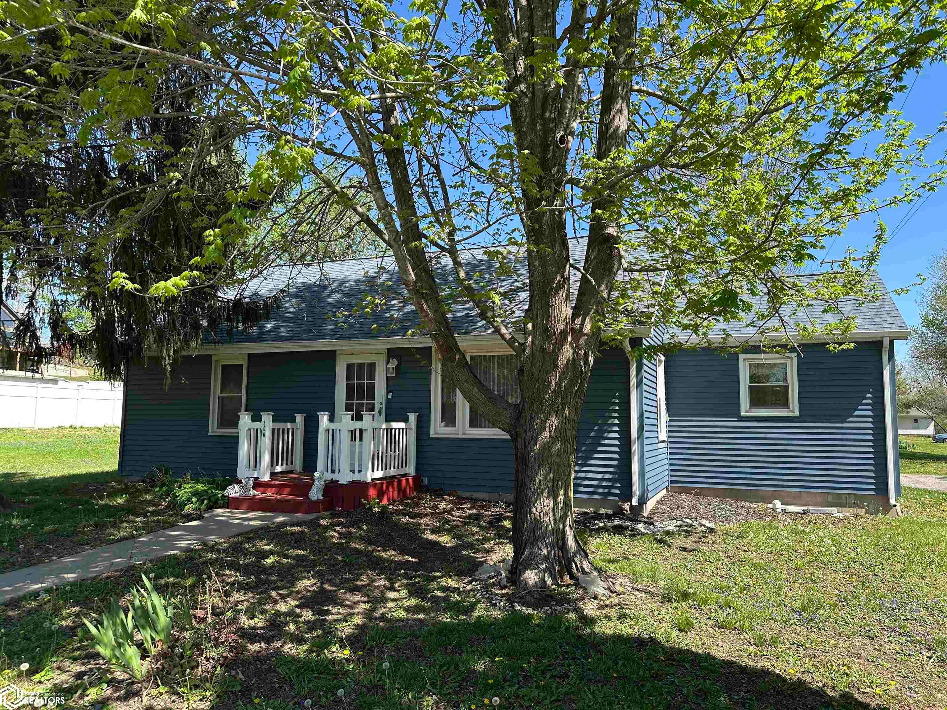 306 Oak Street, Keosauqua, IA 52565 photo 1 of 12