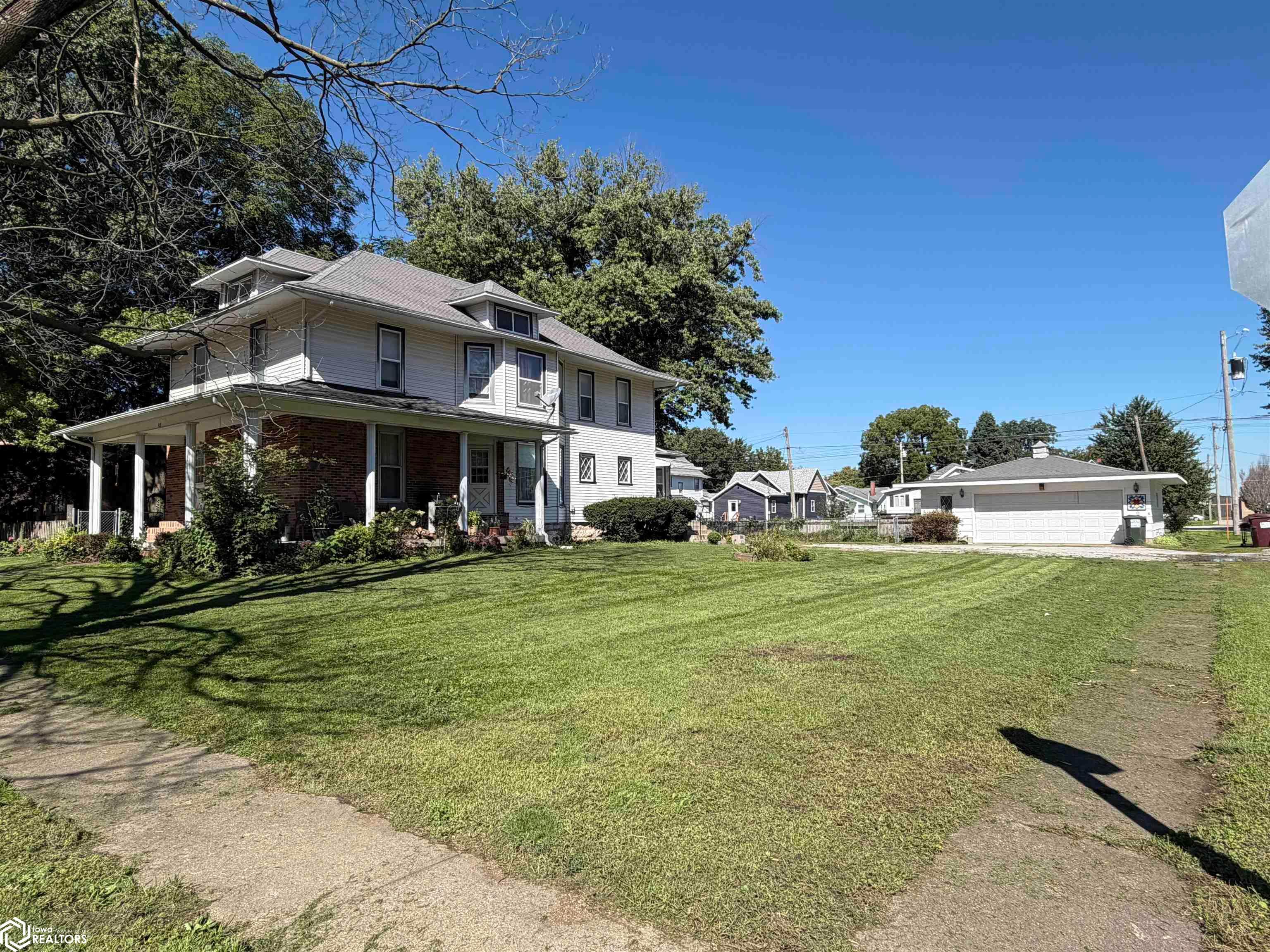 417 Benton Avenue E, Albia, IA 52531 photo 1 of 45