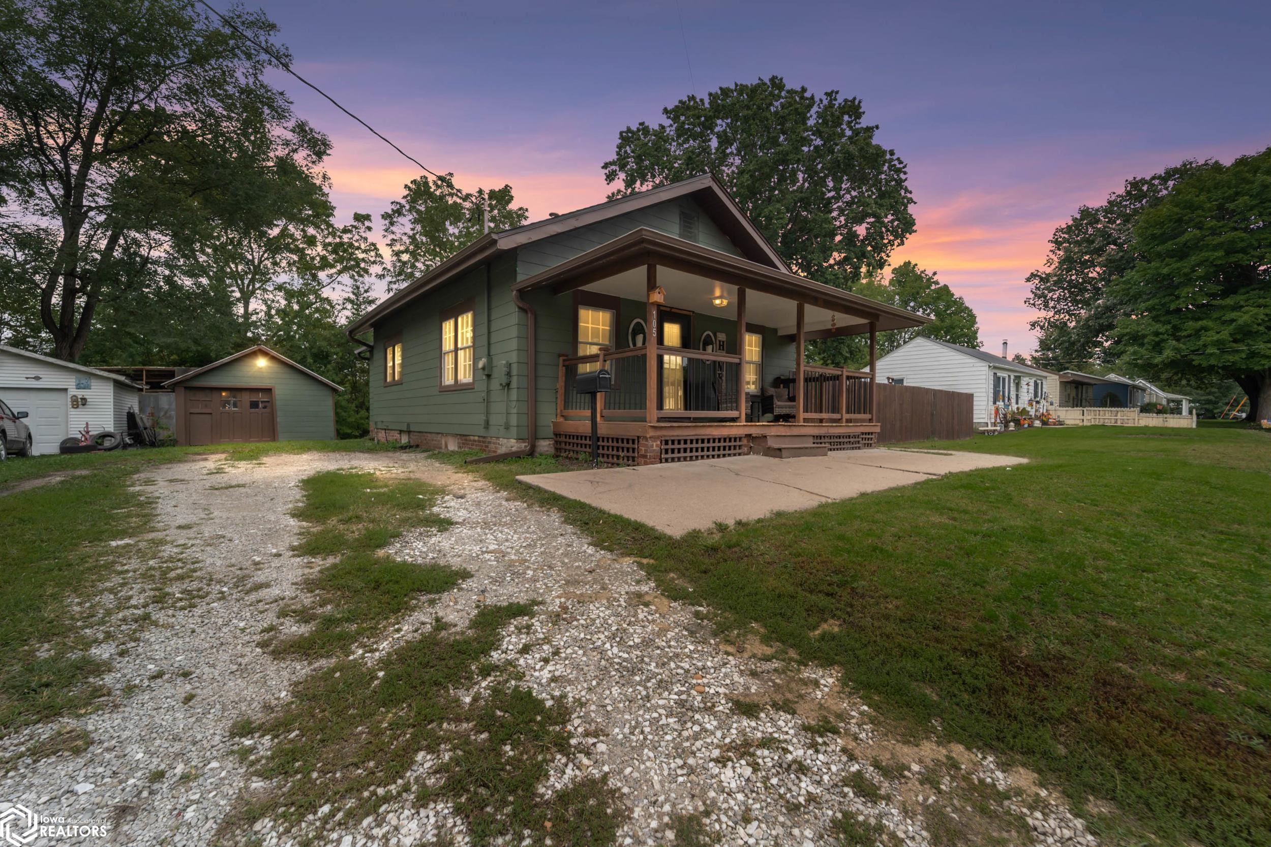 105 11Th Avenue E, Oskaloosa, IA 52577 photo 1 of 33